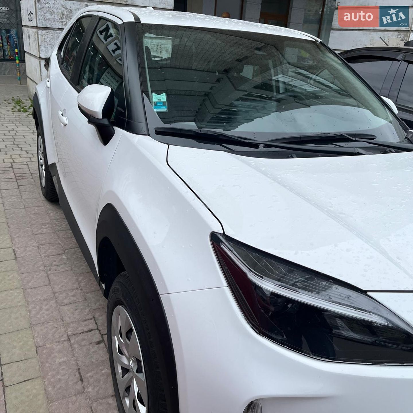Toyota Yaris Cross 2024 VIN JTDKBABB70A349772 фото оголошення 3 з 7
