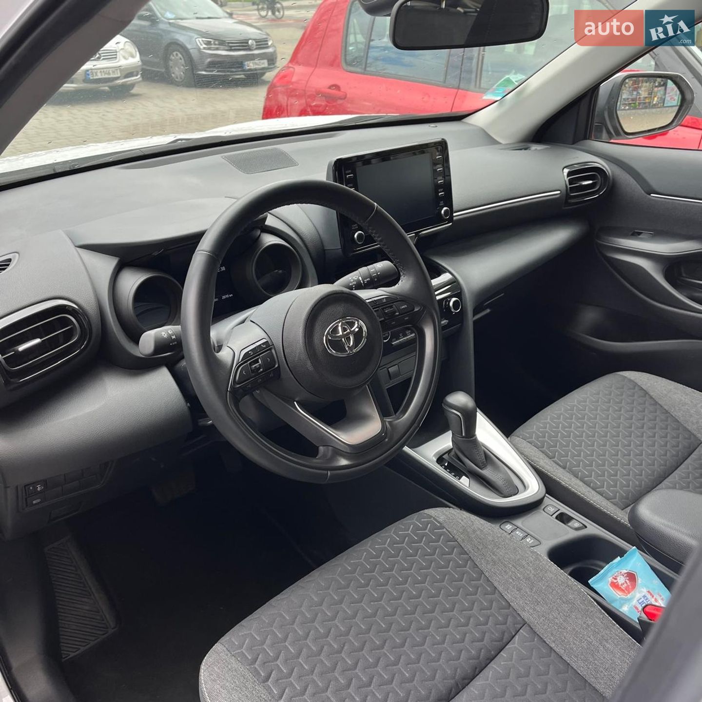 Toyota Yaris Cross 2024 VIN JTDKBABB70A349772 фото оголошення 5 з 7