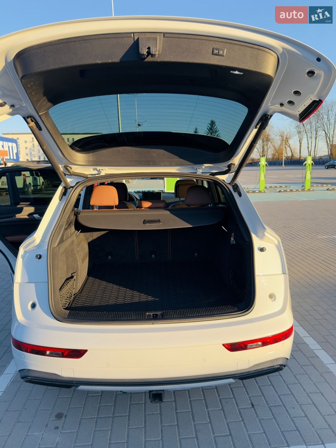 Audi Q5 2020 VIN WA1BAAFY8M2015293 фото оголошення 12 з 57