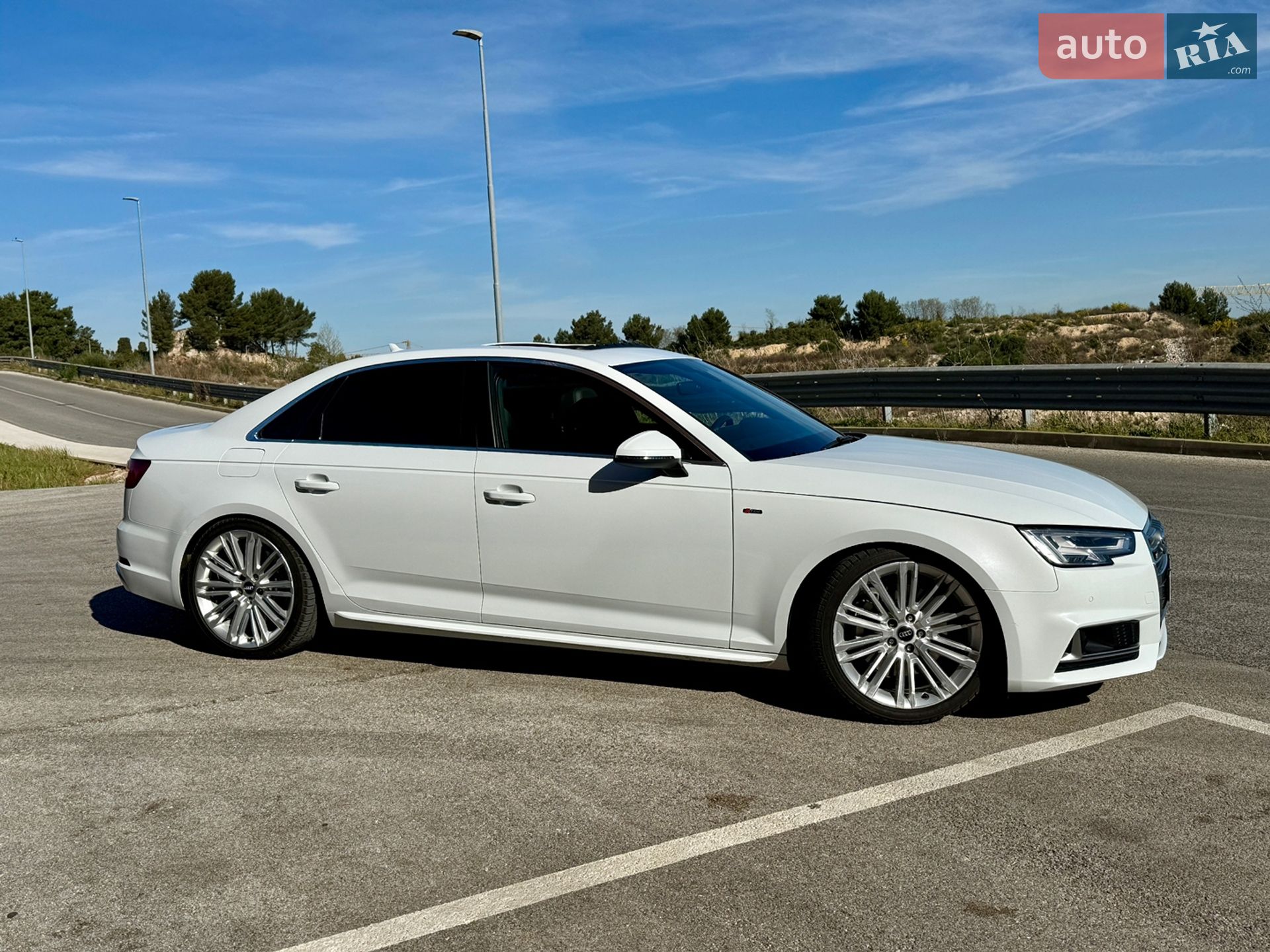 Audi A4 2016 VIN WAULNAF48HN022824 фото оголошення 2 з 19
