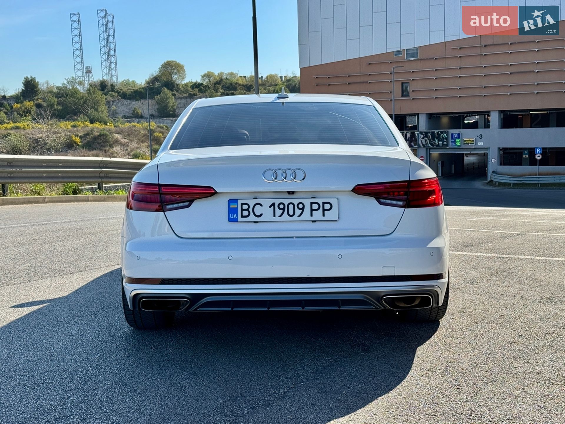 Audi A4 2016 VIN WAULNAF48HN022824 фото оголошення 4 з 19