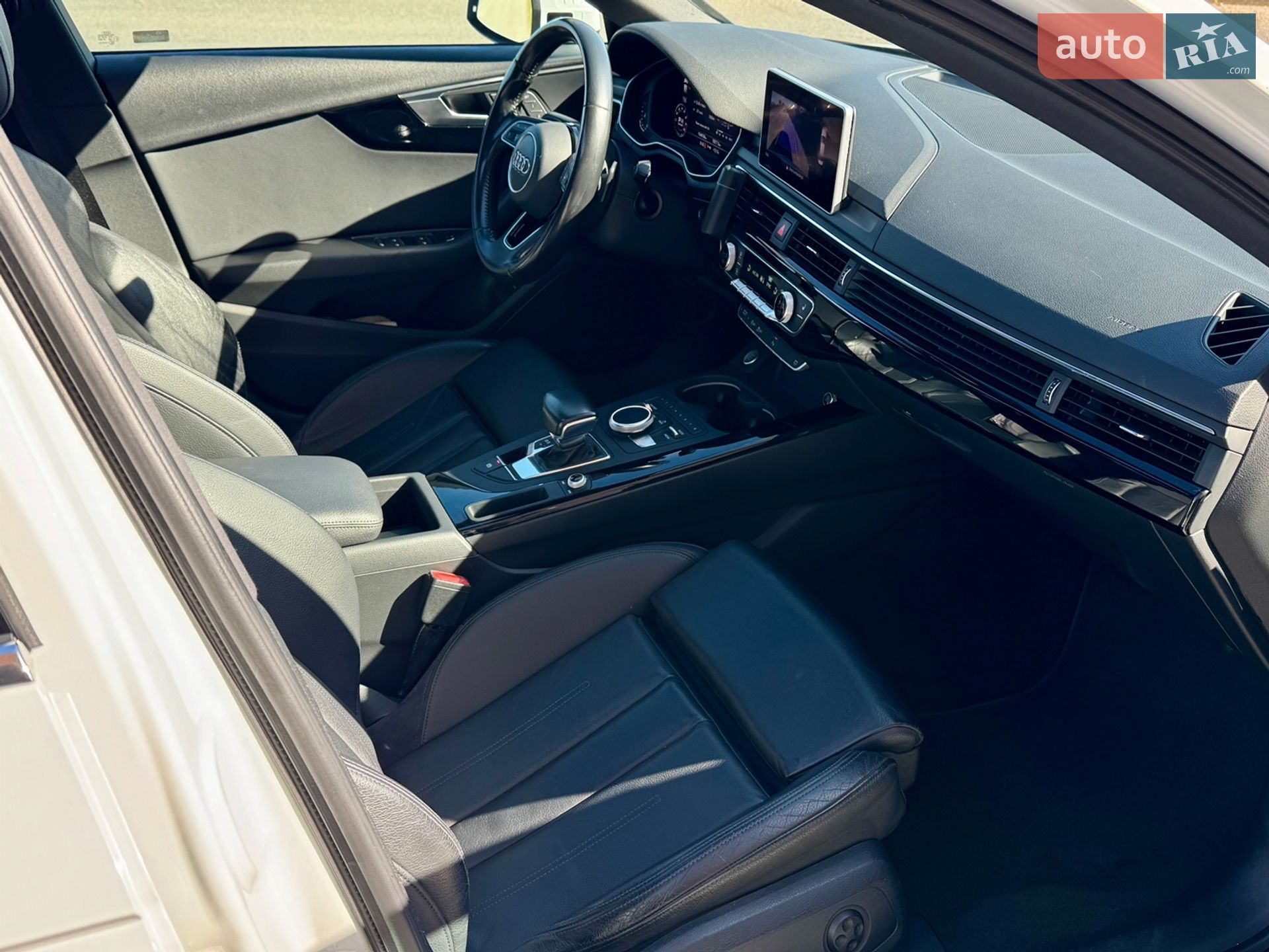 Audi A4 2016 VIN WAULNAF48HN022824 фото оголошення 7 з 19