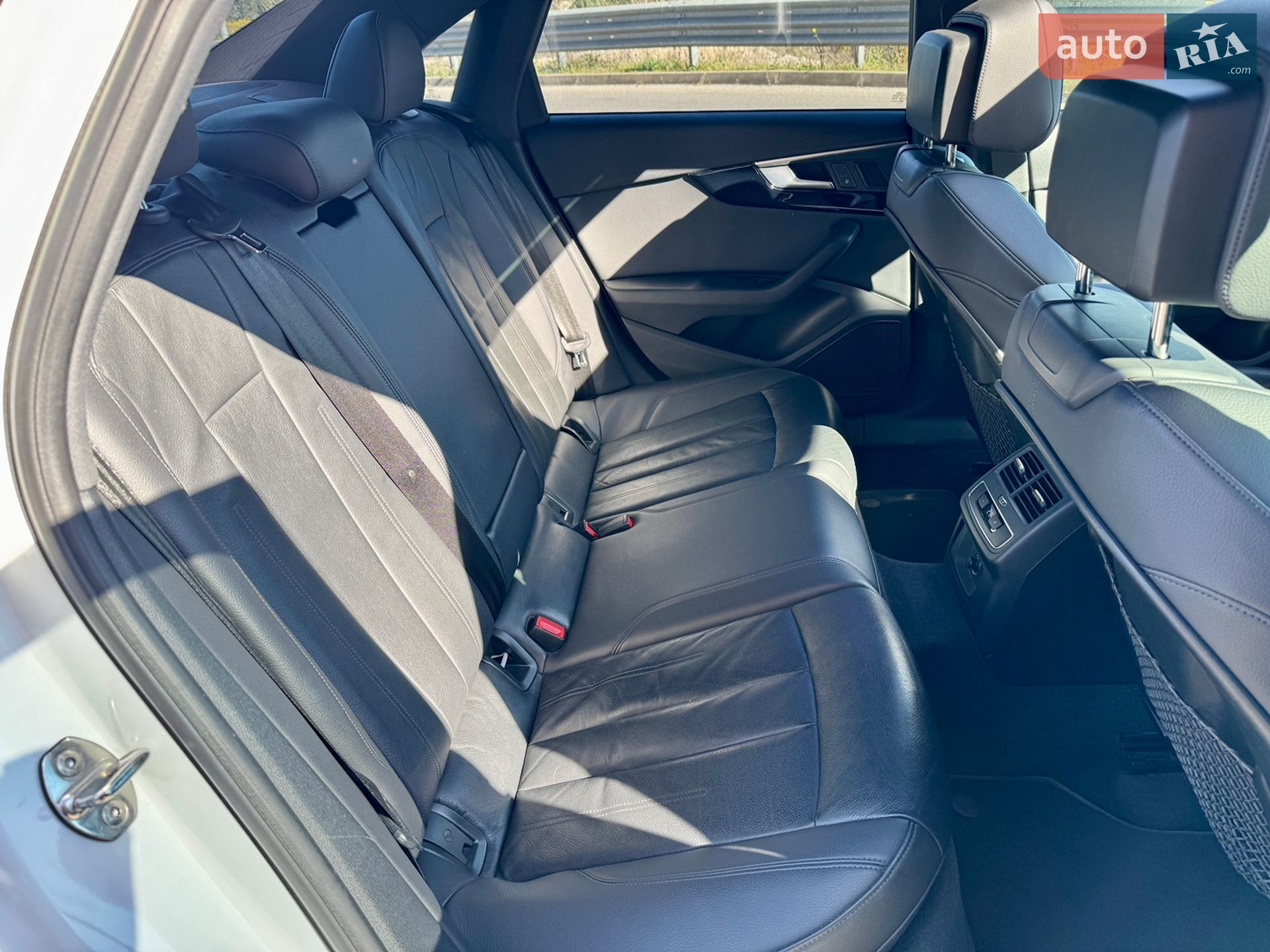 Audi A4 2016 VIN WAULNAF48HN022824 фото оголошення 11 з 19