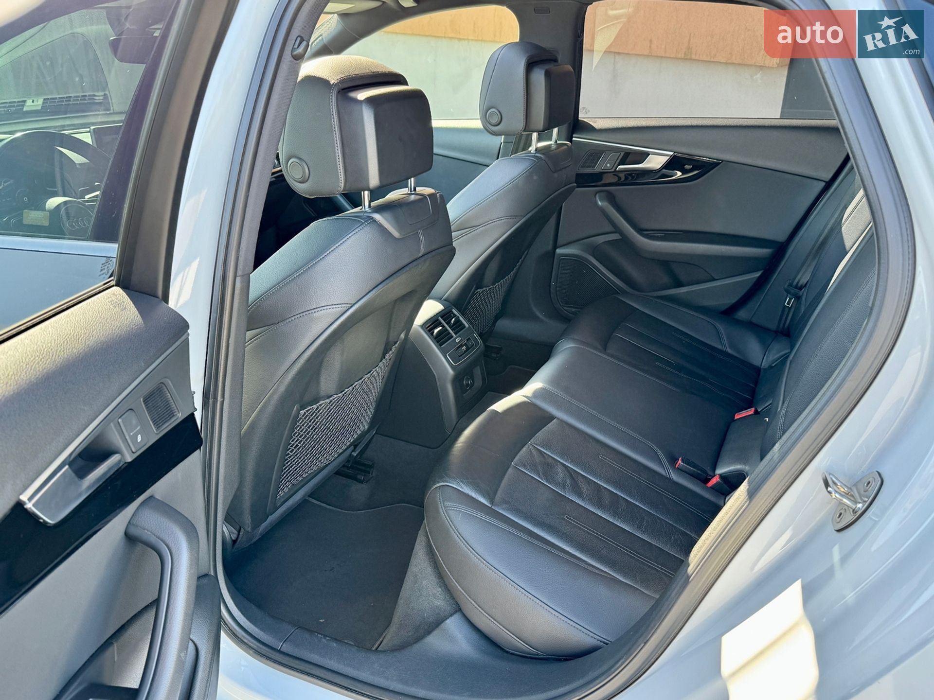 Audi A4 2016 VIN WAULNAF48HN022824 фото оголошення 13 з 19