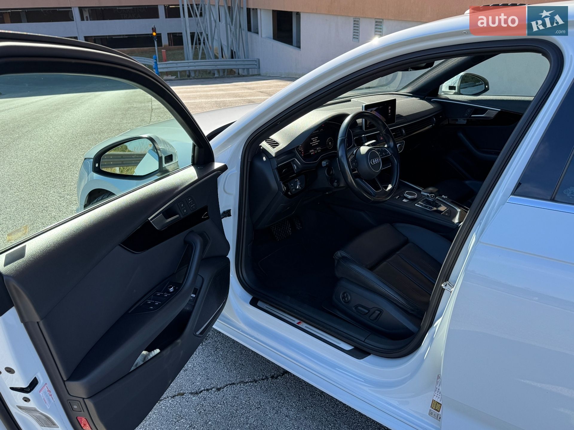 Audi A4 2016 VIN WAULNAF48HN022824 фото оголошення 14 з 19