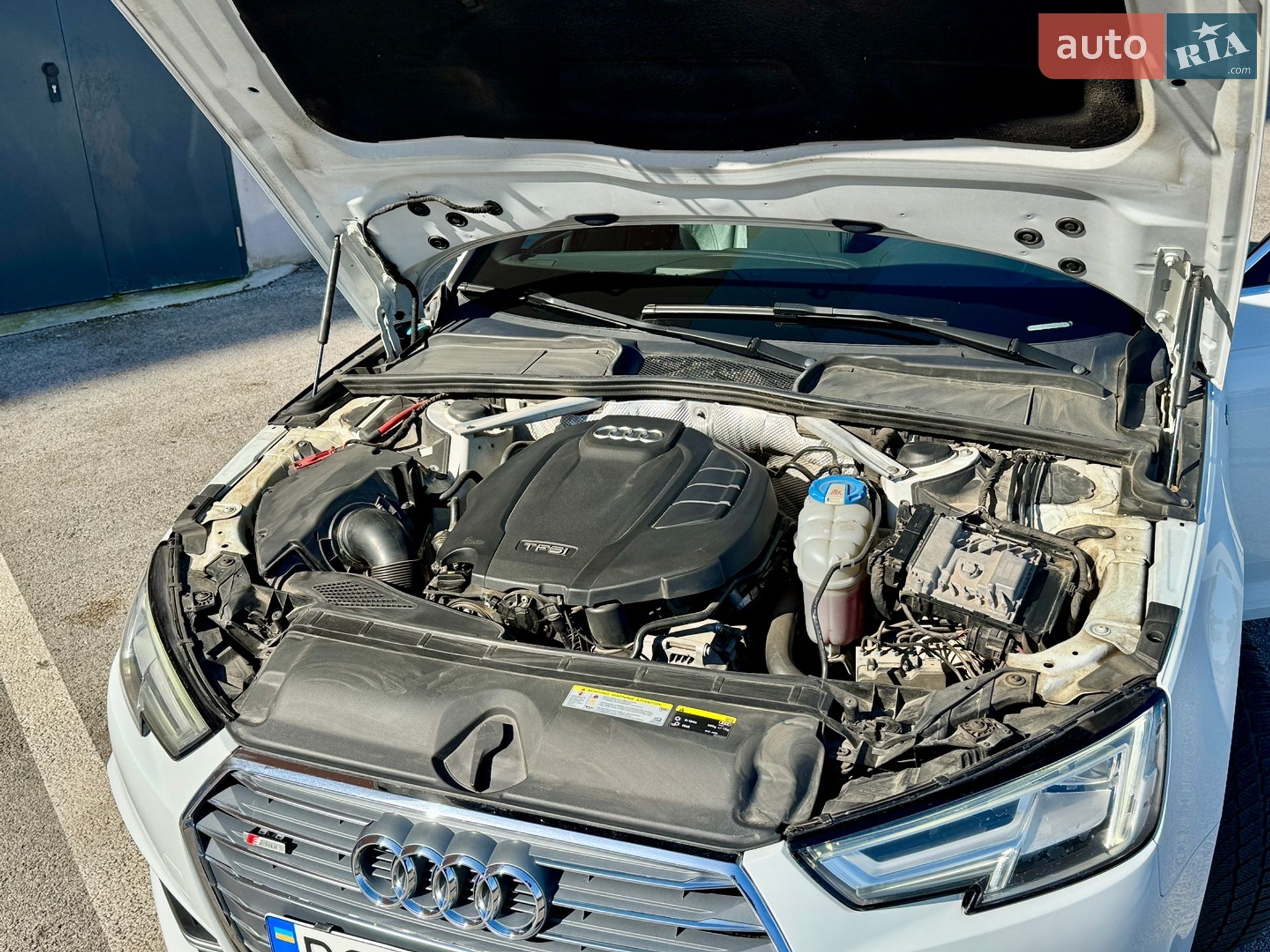 Audi A4 2016 VIN WAULNAF48HN022824 фото оголошення 18 з 19