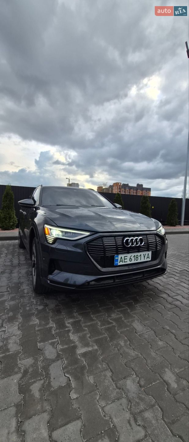 Audi e-tron 2022 VIN WA1AAAGE3PB023323 фото оголошення 38 з 82