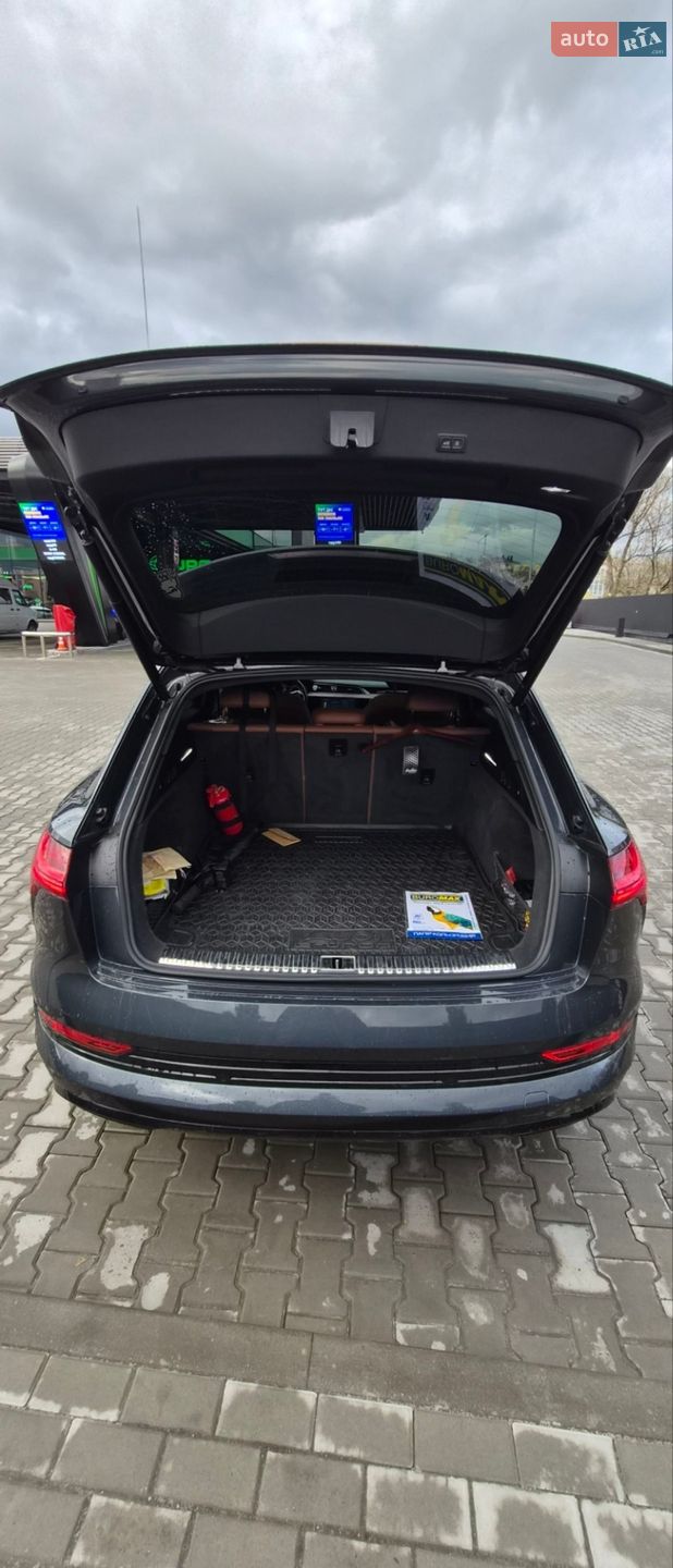Audi e-tron 2022 VIN WA1AAAGE3PB023323 фото оголошення 43 з 82