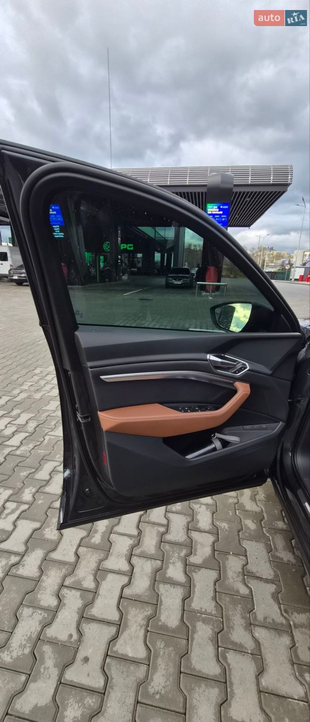 Audi e-tron 2022 VIN WA1AAAGE3PB023323 фото оголошення 56 з 82