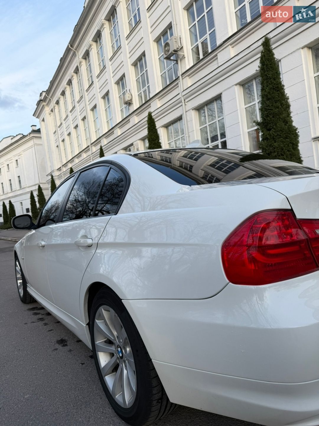 BMW 3 Series 2010 VIN WBAPH5G5XBNM79164 фото оголошення 4 з 22