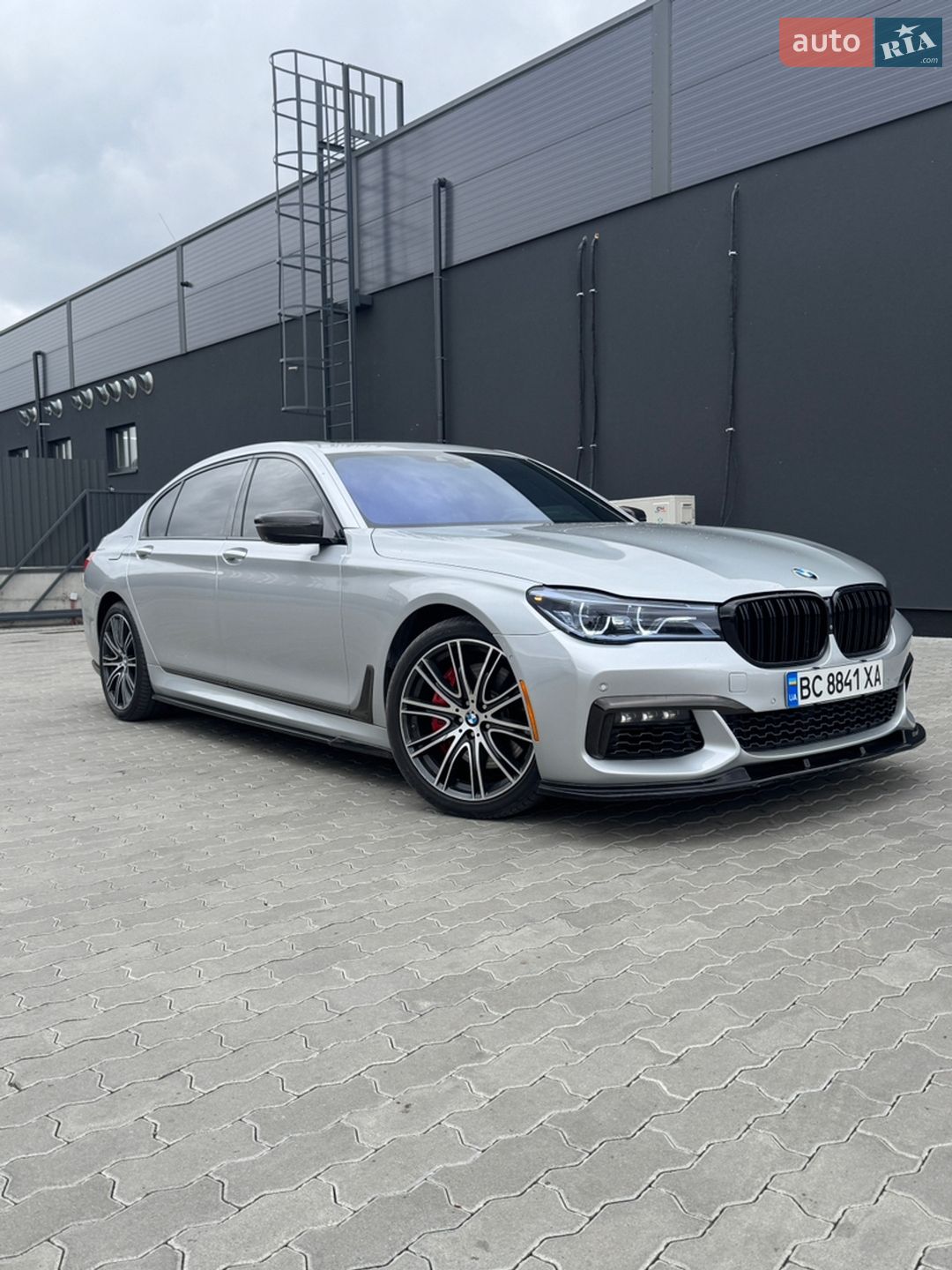 BMW 7 Series 2016 VIN WBA7F2C56HG422421 фото оголошення 3 з 18