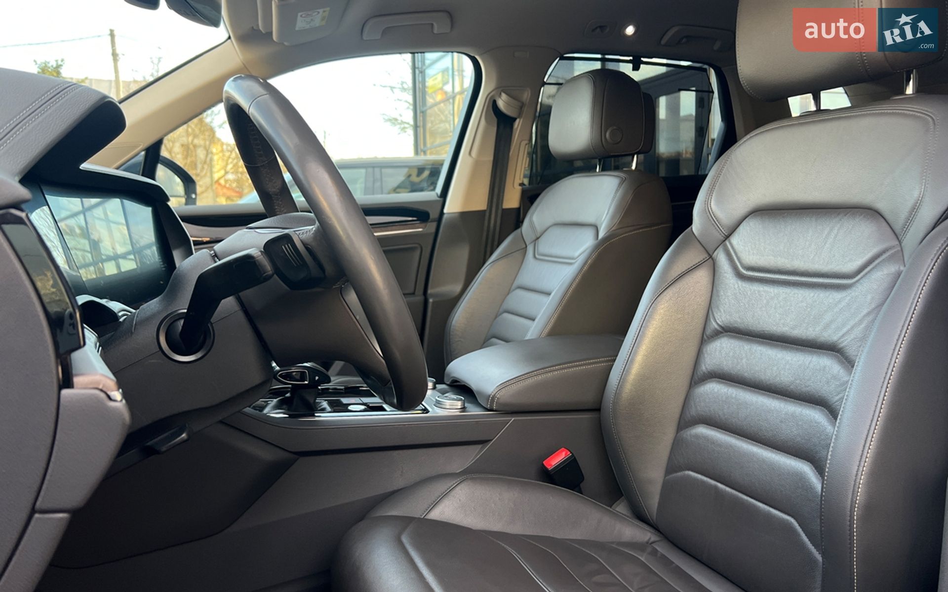 VOLKSWAGEN TOUAREG 2018 VIN WVGZZZCRZKD010271 фото оголошення 8 з 24