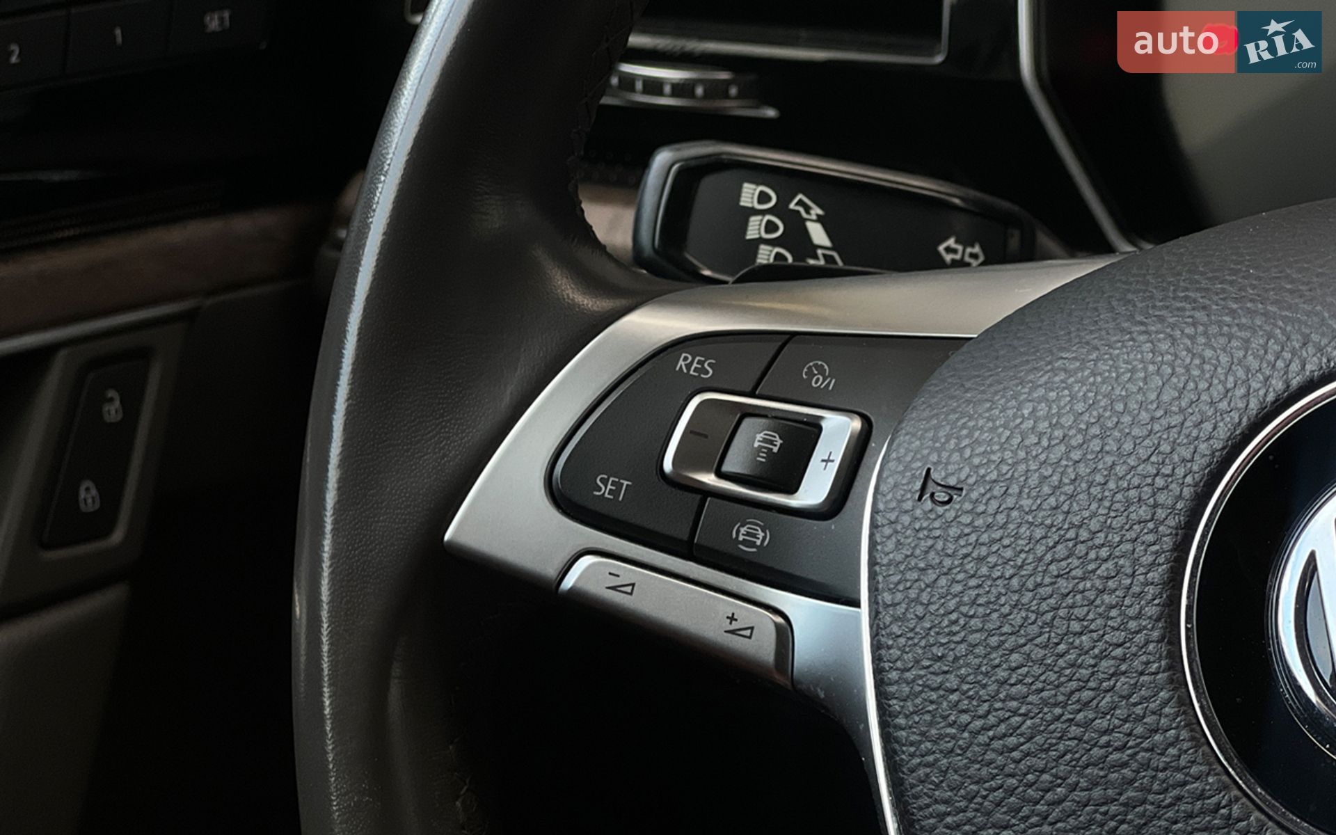 VOLKSWAGEN TOUAREG 2018 VIN WVGZZZCRZKD010271 фото оголошення 10 з 24