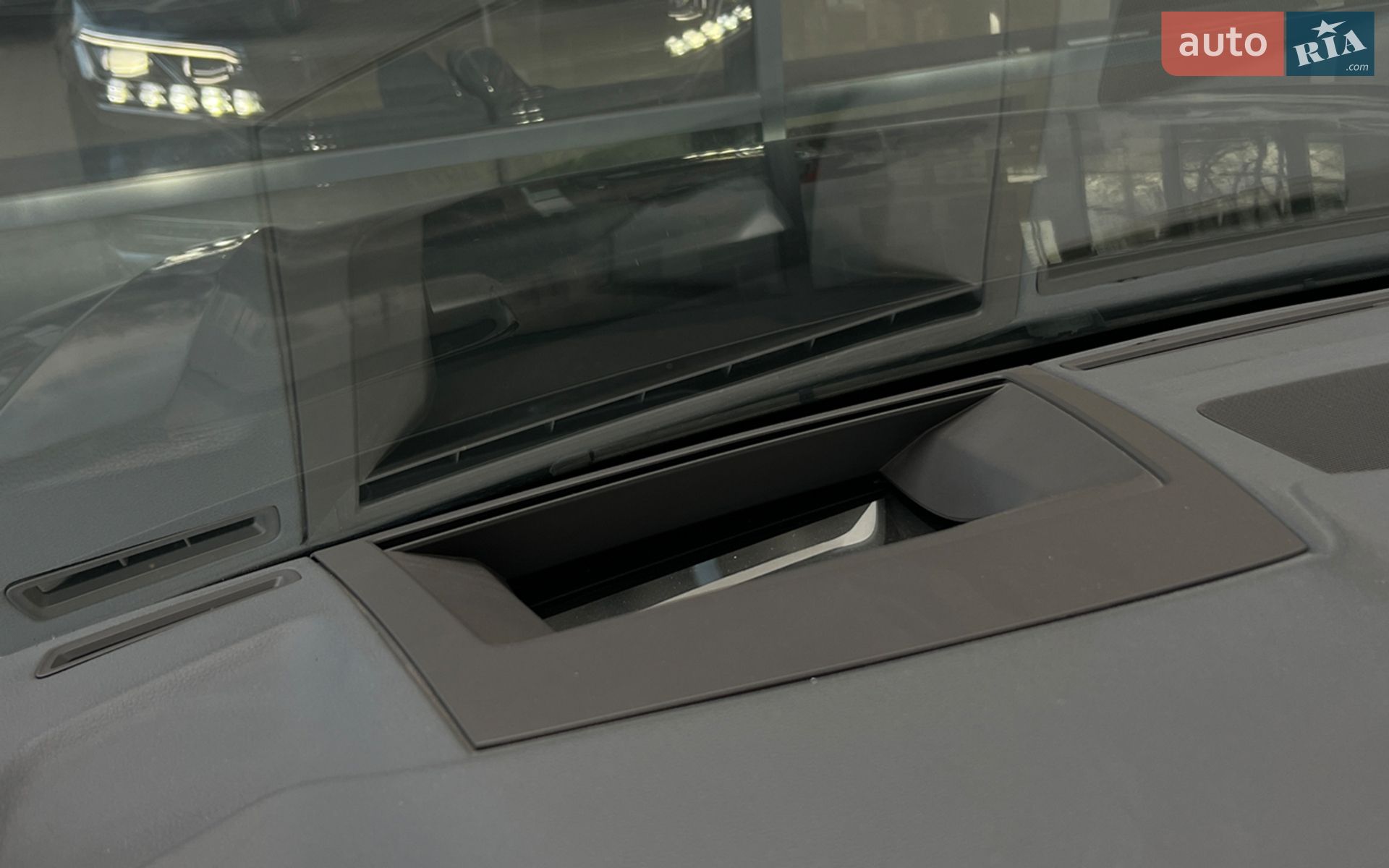 VOLKSWAGEN TOUAREG 2018 VIN WVGZZZCRZKD010271 фото оголошення 17 з 24