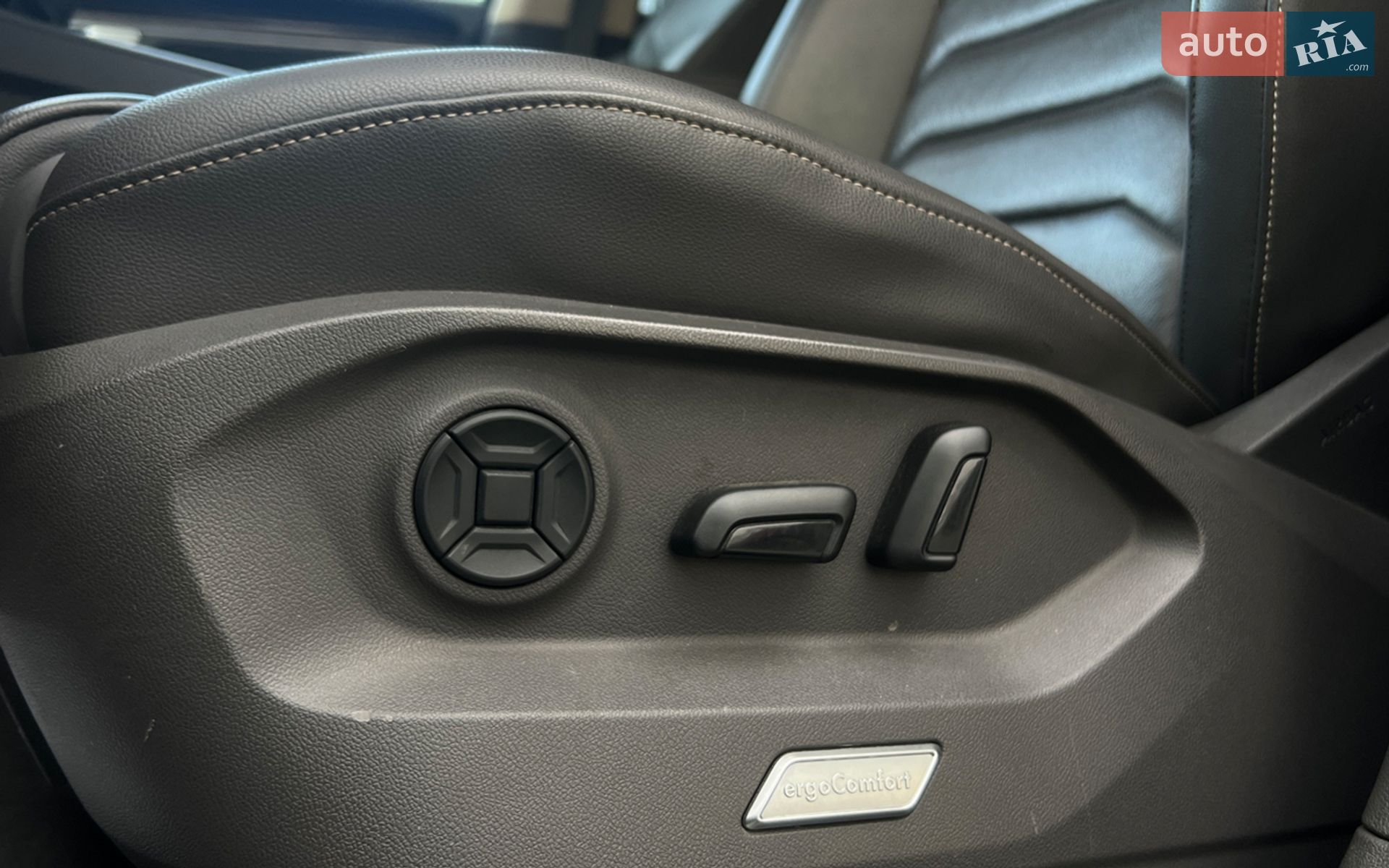 VOLKSWAGEN TOUAREG 2018 VIN WVGZZZCRZKD010271 фото оголошення 18 з 24