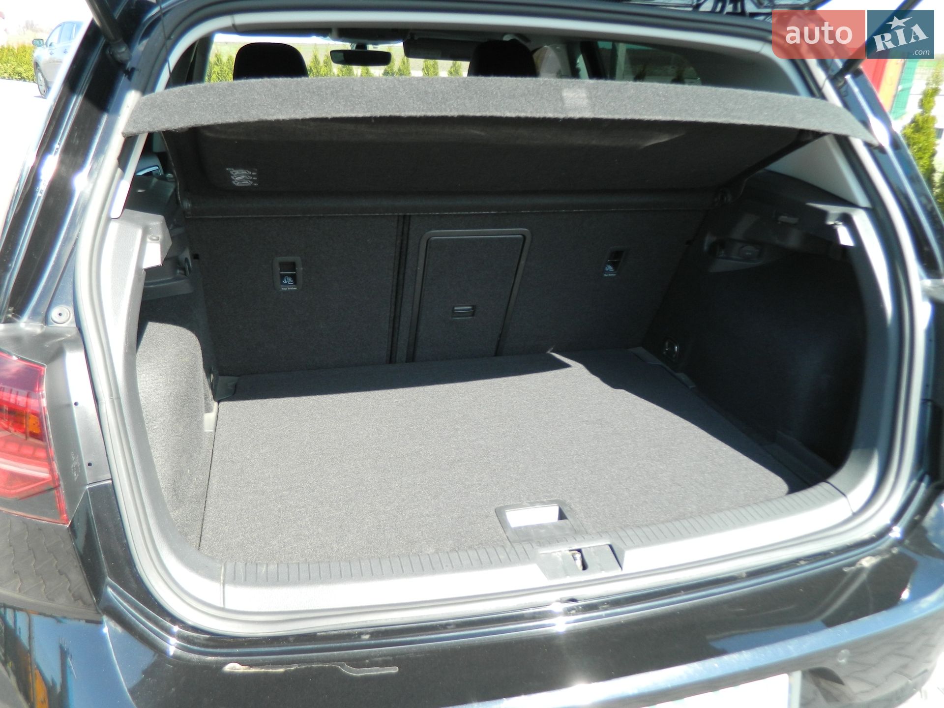 Volkswagen e-Golf 2019 VIN WVWZZZAUZKW915152 фото оголошення 2 з 48