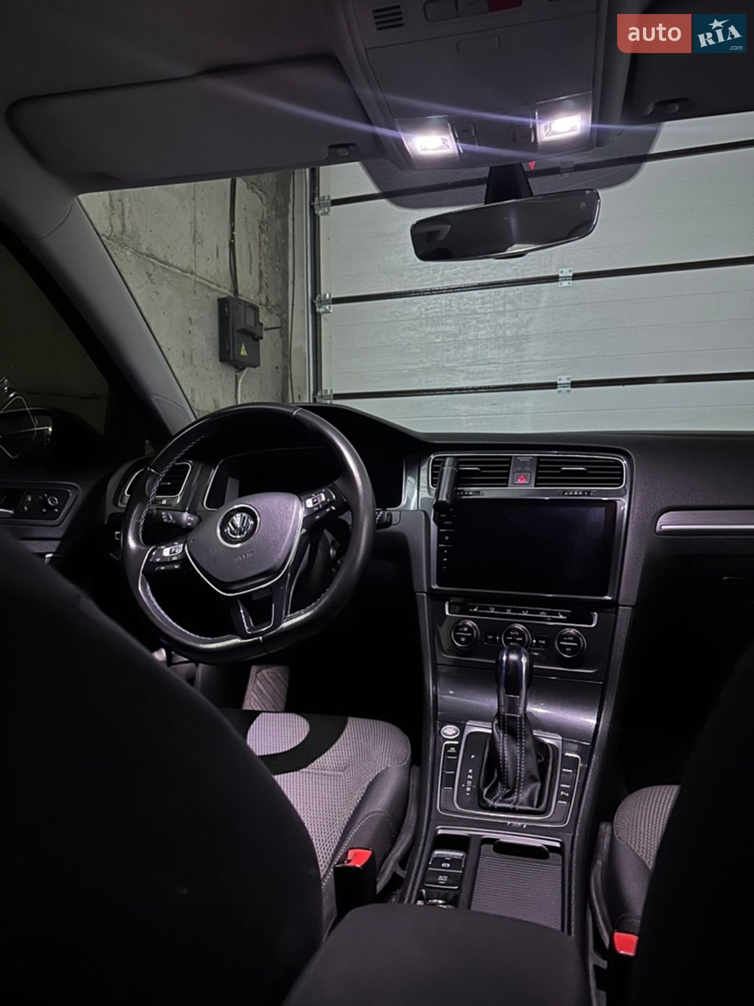 Volkswagen e-Golf 2017 VIN WVWZZZAUZJW900365 фото оголошення 2 з 12