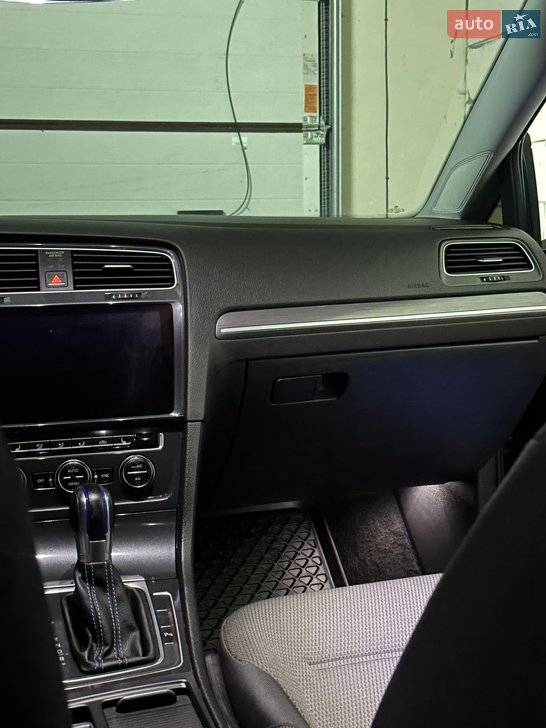 Volkswagen e-Golf 2017 VIN WVWZZZAUZJW900365 фото оголошення 4 з 12