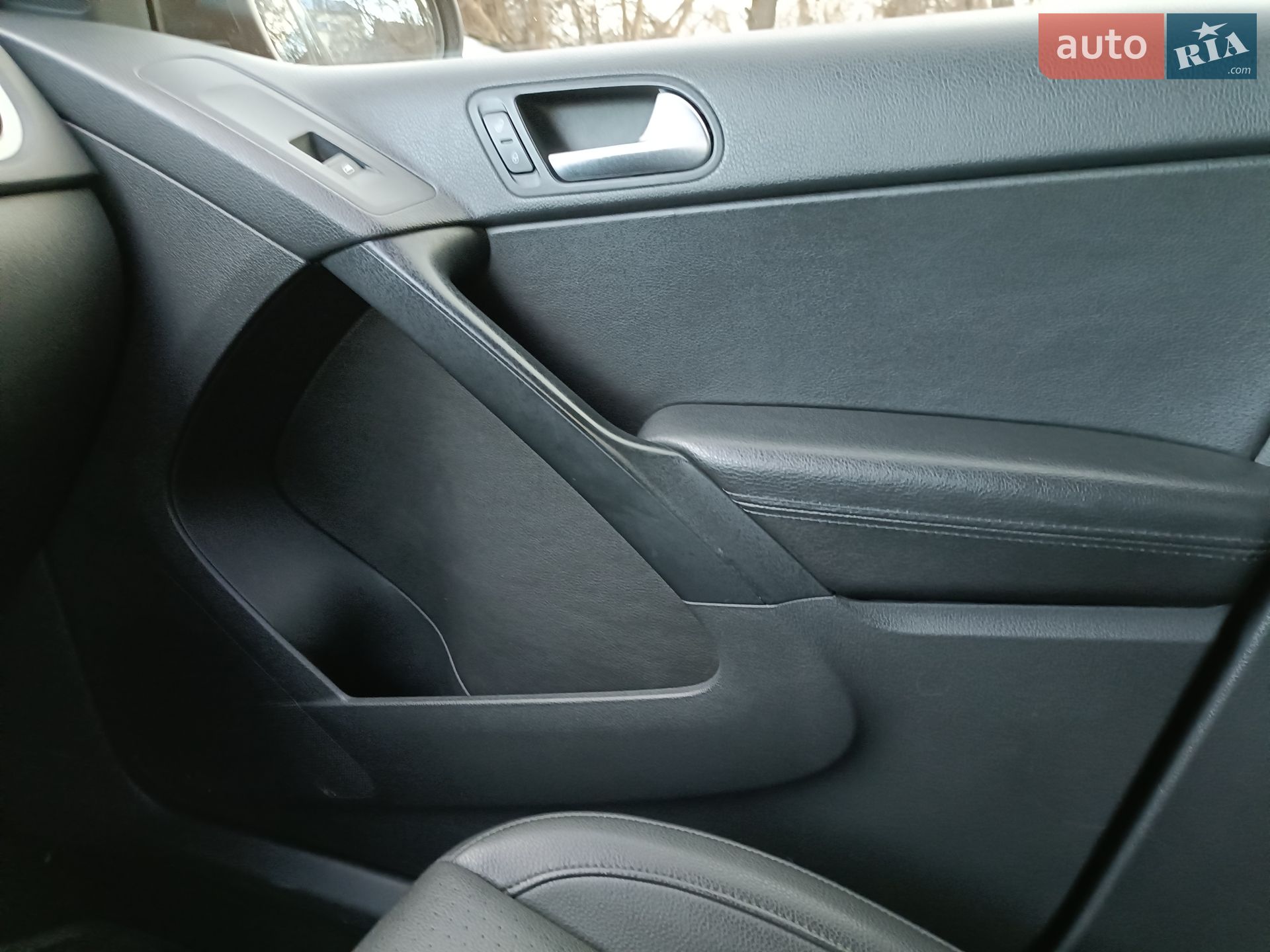 Volkswagen Tiguan 2016 VIN WVGBV7AX1GW604710 фото оголошення 21 з 23