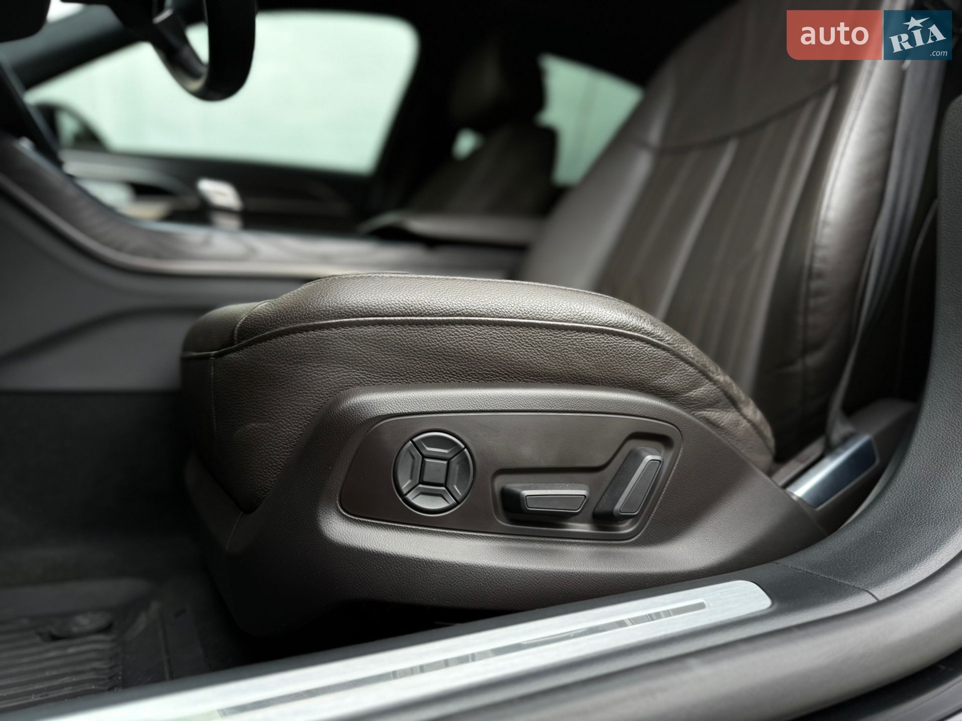 Audi A8 2021 VIN WAUZZZF85MN015100 фото оголошення 29 з 82