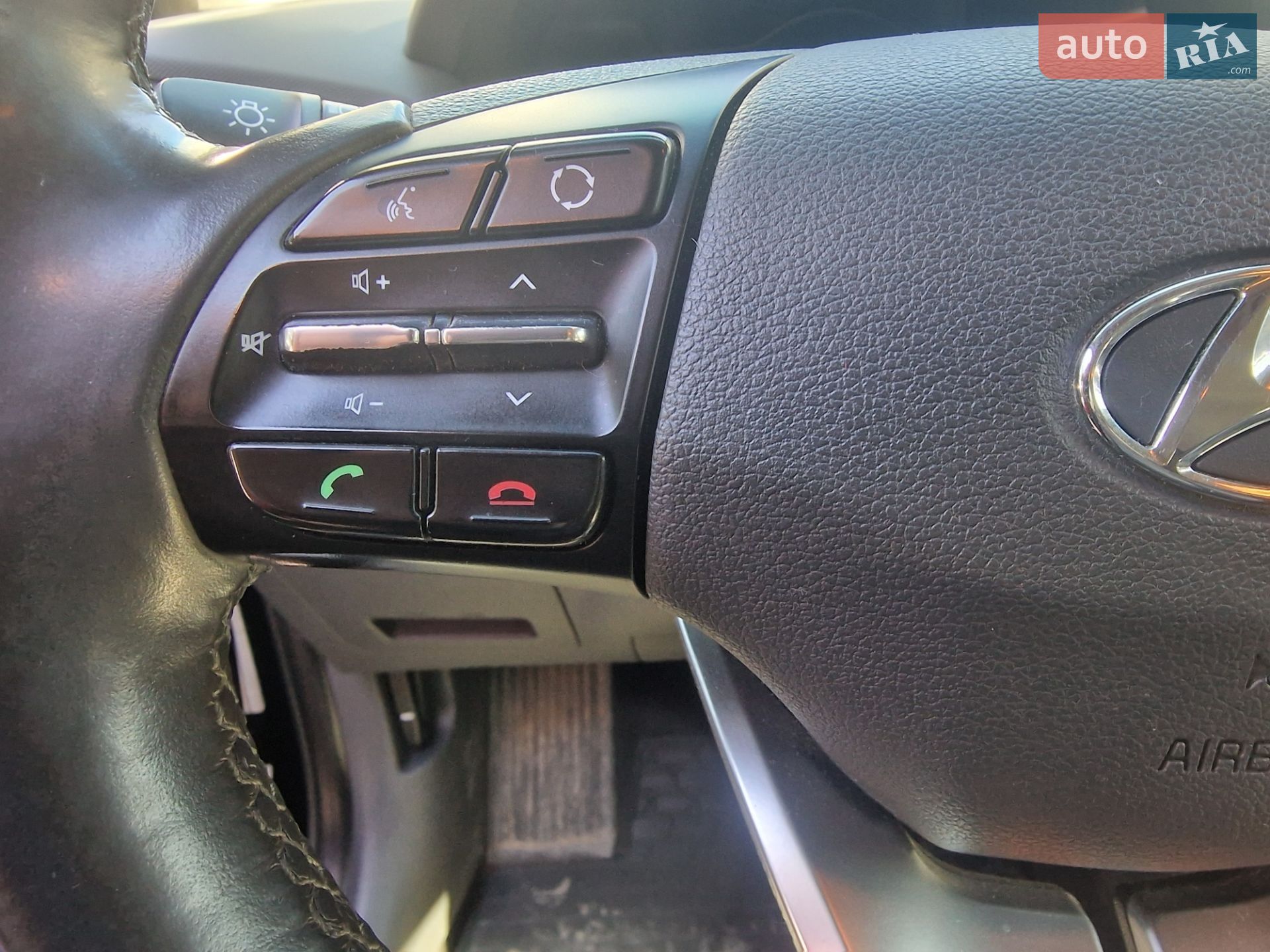 Hyundai Ioniq 2017 VIN KMHC851HFHU011955 фото оголошення 19 з 30