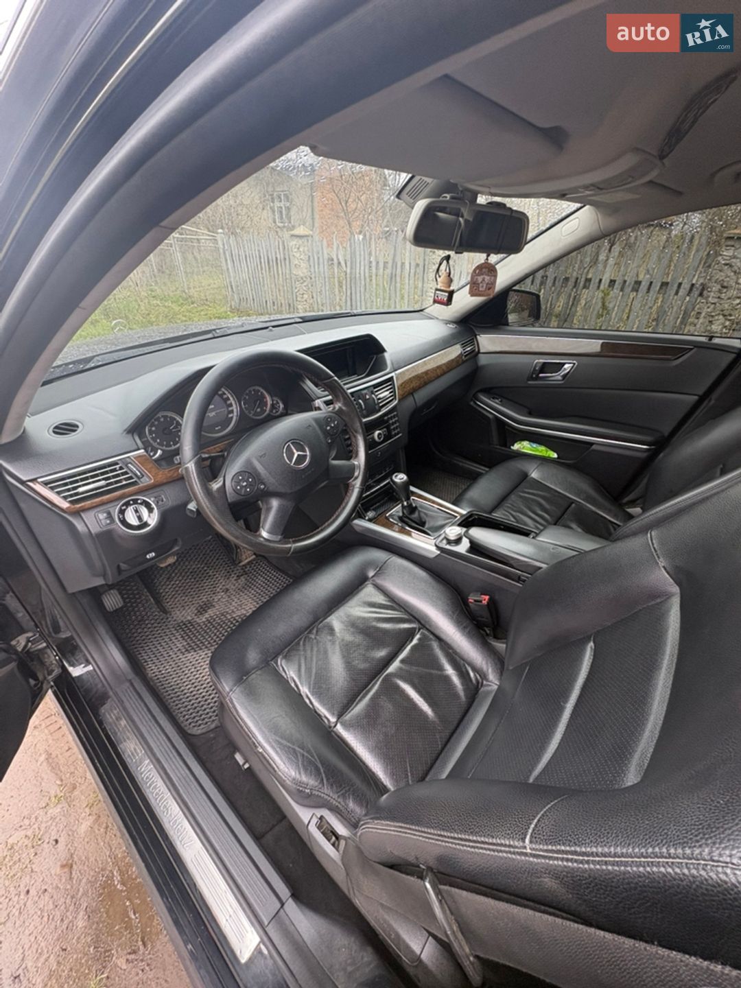 Mercedes-Benz E-Class 2010 VIN WDD2120051A290935 фото оголошення 10 з 13