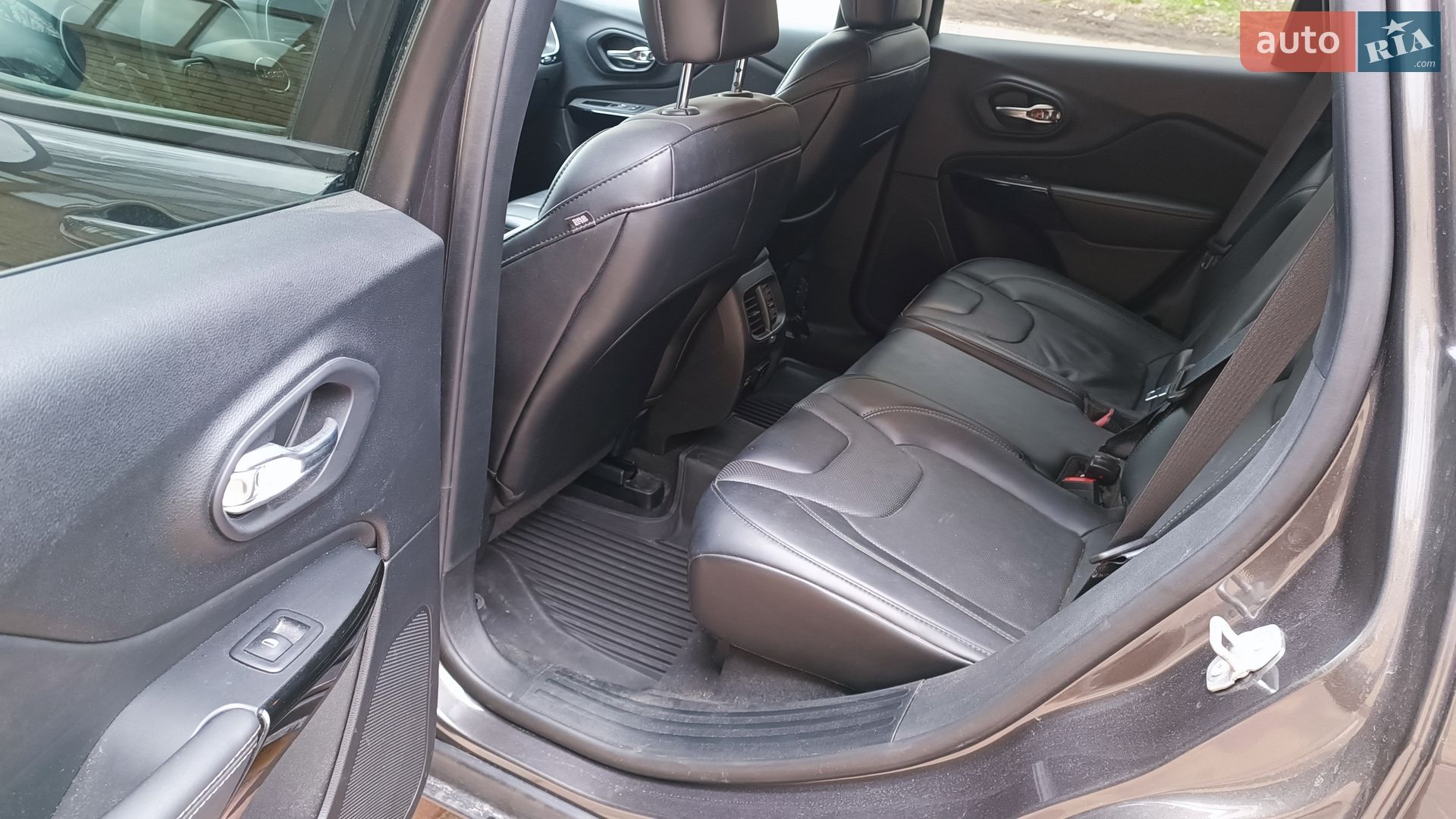 Jeep Cherokee 2022 VIN 1C4PJMMB4PD103987 фото оголошення 7 з 47