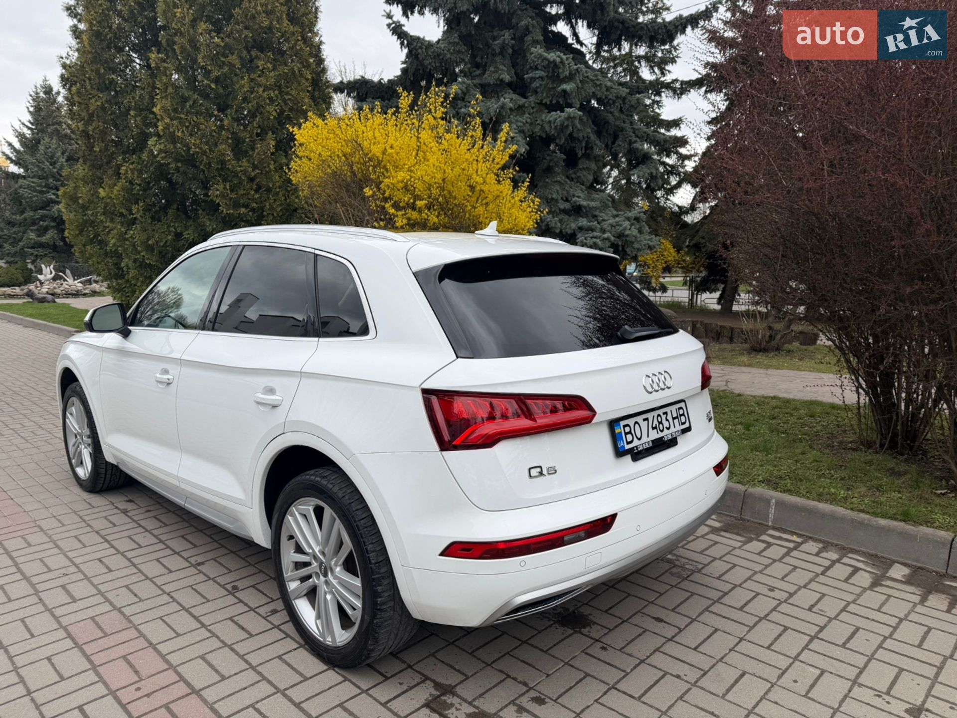 Audi Q5 2017 VIN WA1BNAFY5J2011170 фото оголошення 10 з 43