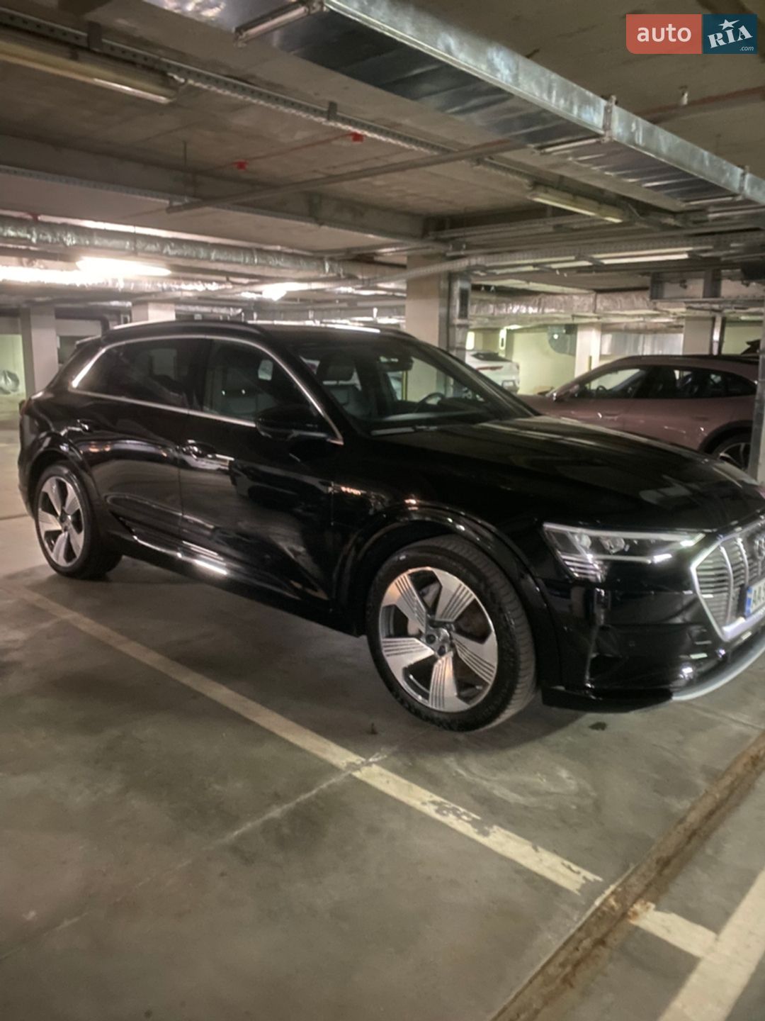 Audi e-tron 2019 VIN WAUZZZGE0KB004038 фото оголошення 5 з 8