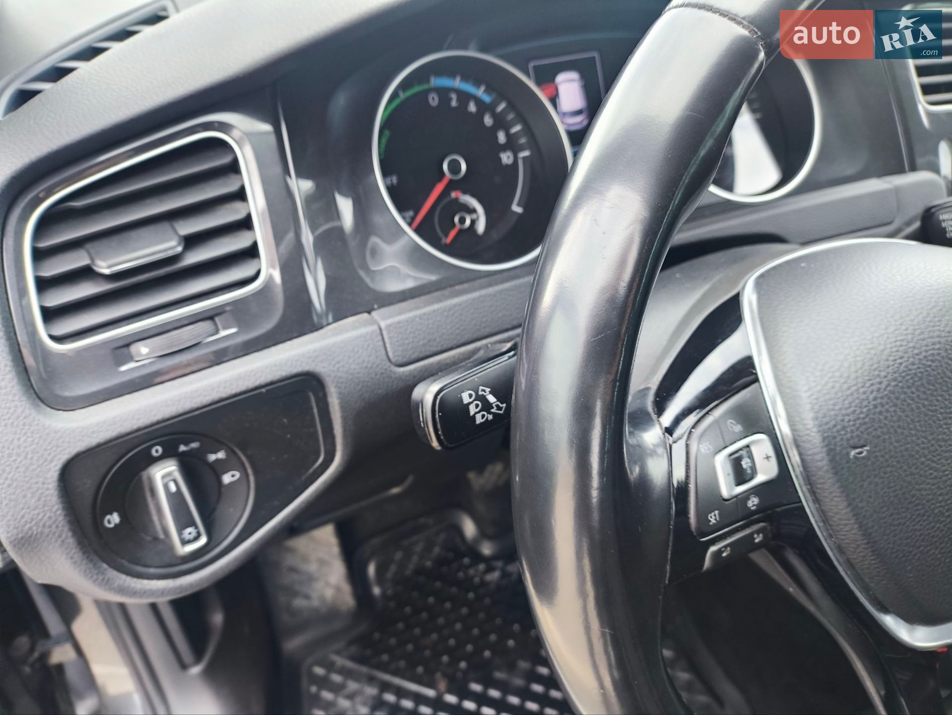 Volkswagen e-Golf 2018 VIN WVWZZZAUZK8901111 фото оголошення 23 з 47