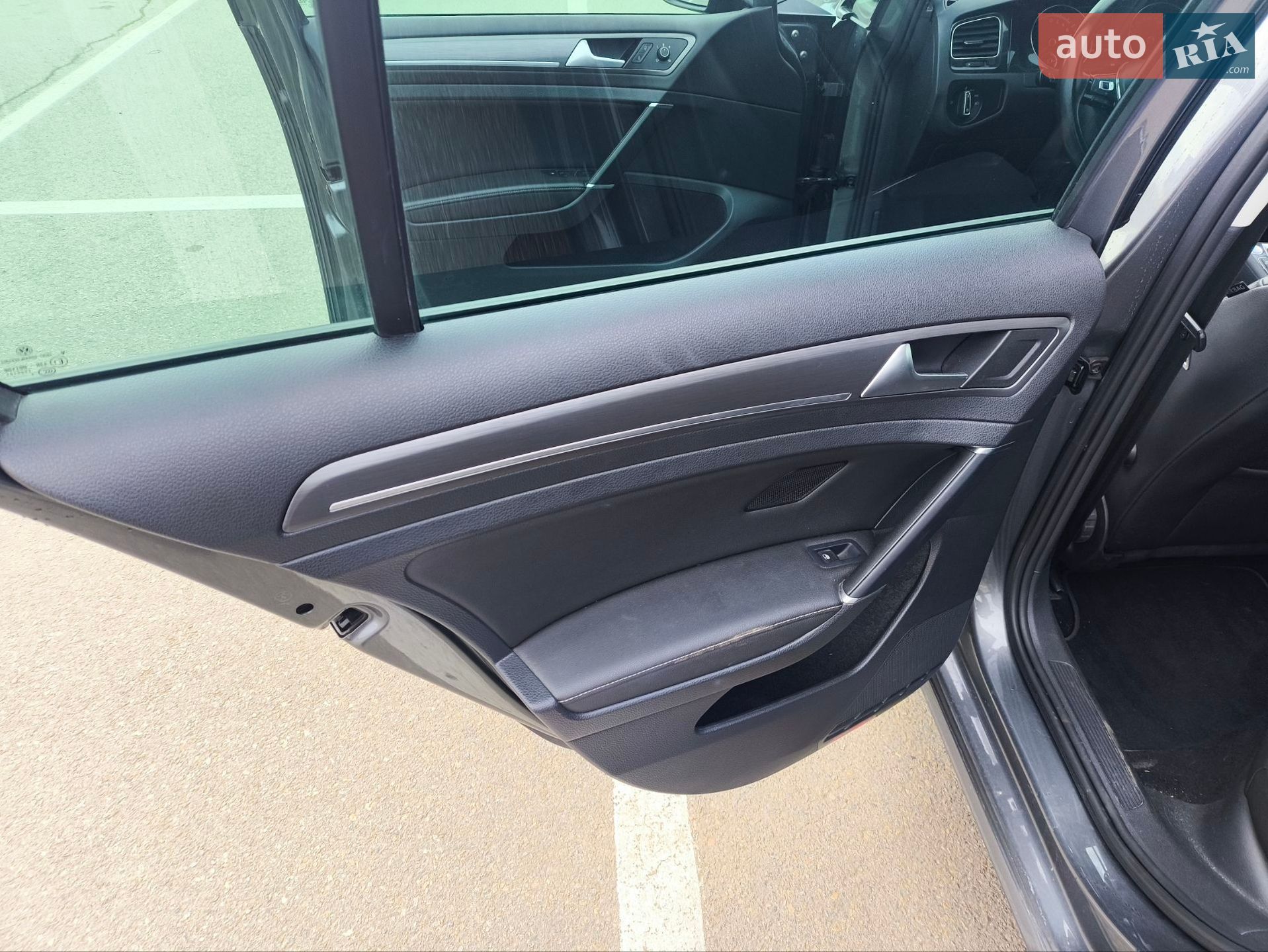 Volkswagen e-Golf 2018 VIN WVWZZZAUZK8901111 фото оголошення 30 з 47