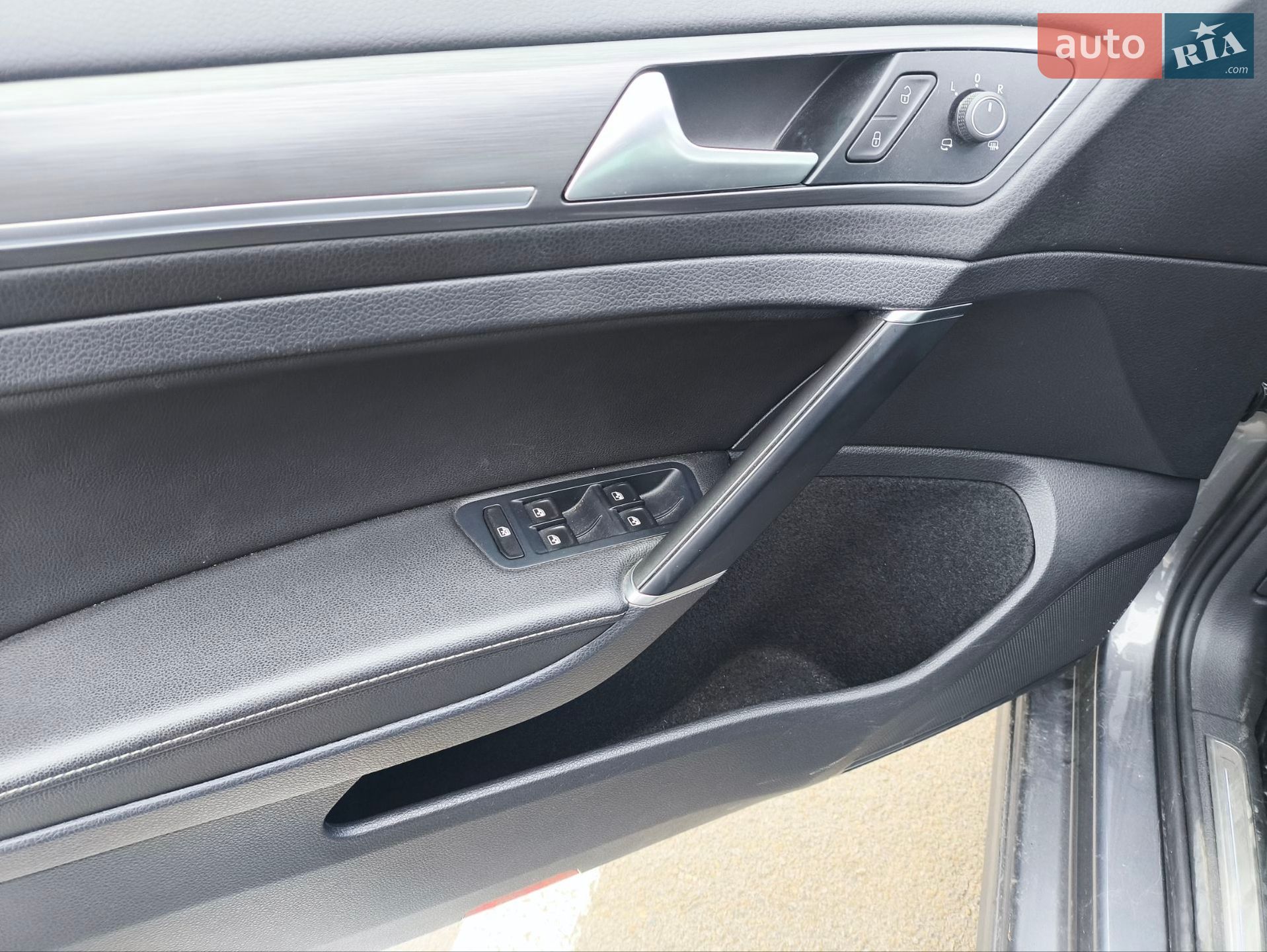 Volkswagen e-Golf 2018 VIN WVWZZZAUZK8901111 фото оголошення 29 з 47
