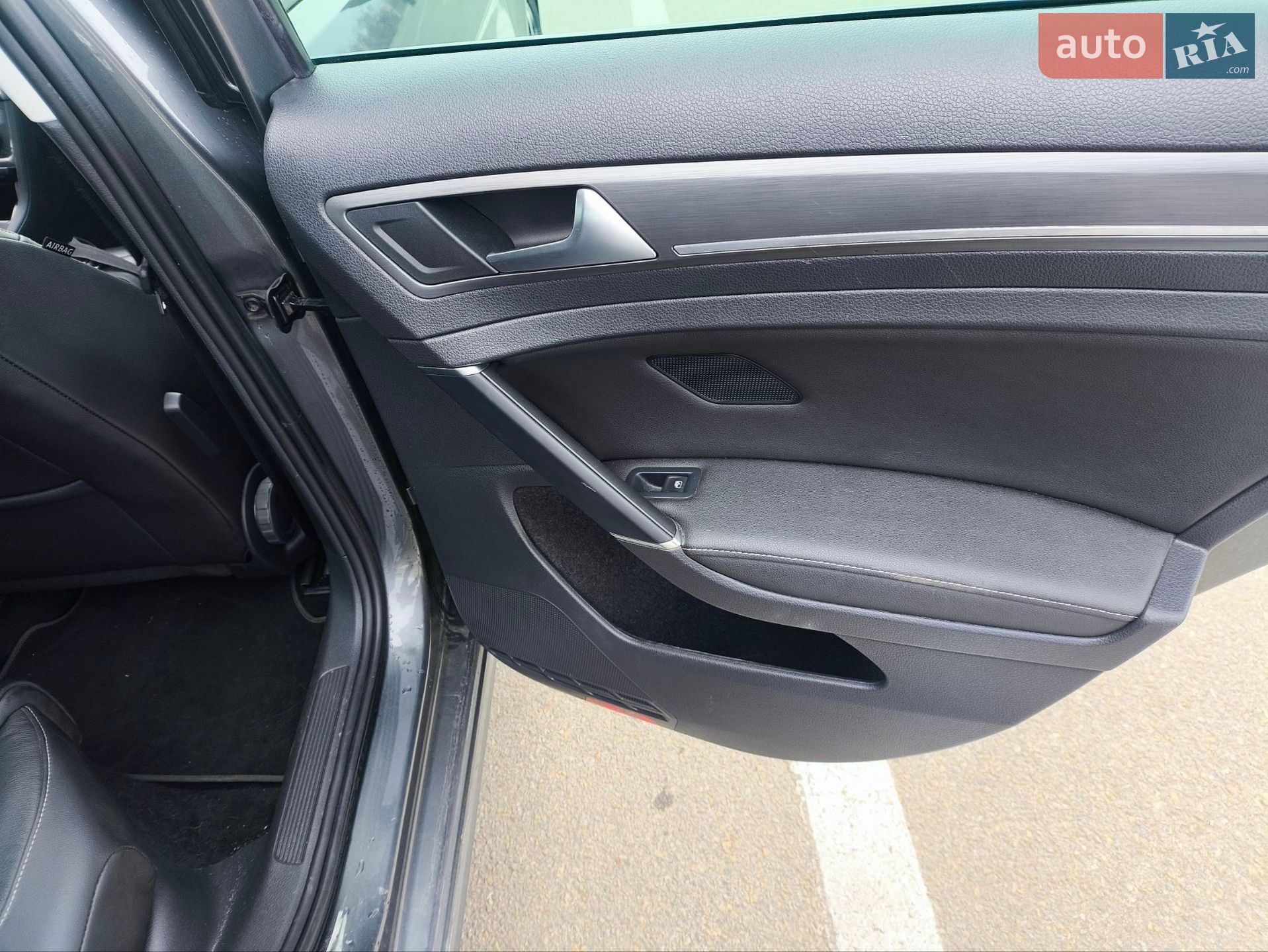 Volkswagen e-Golf 2018 VIN WVWZZZAUZK8901111 фото оголошення 31 з 47