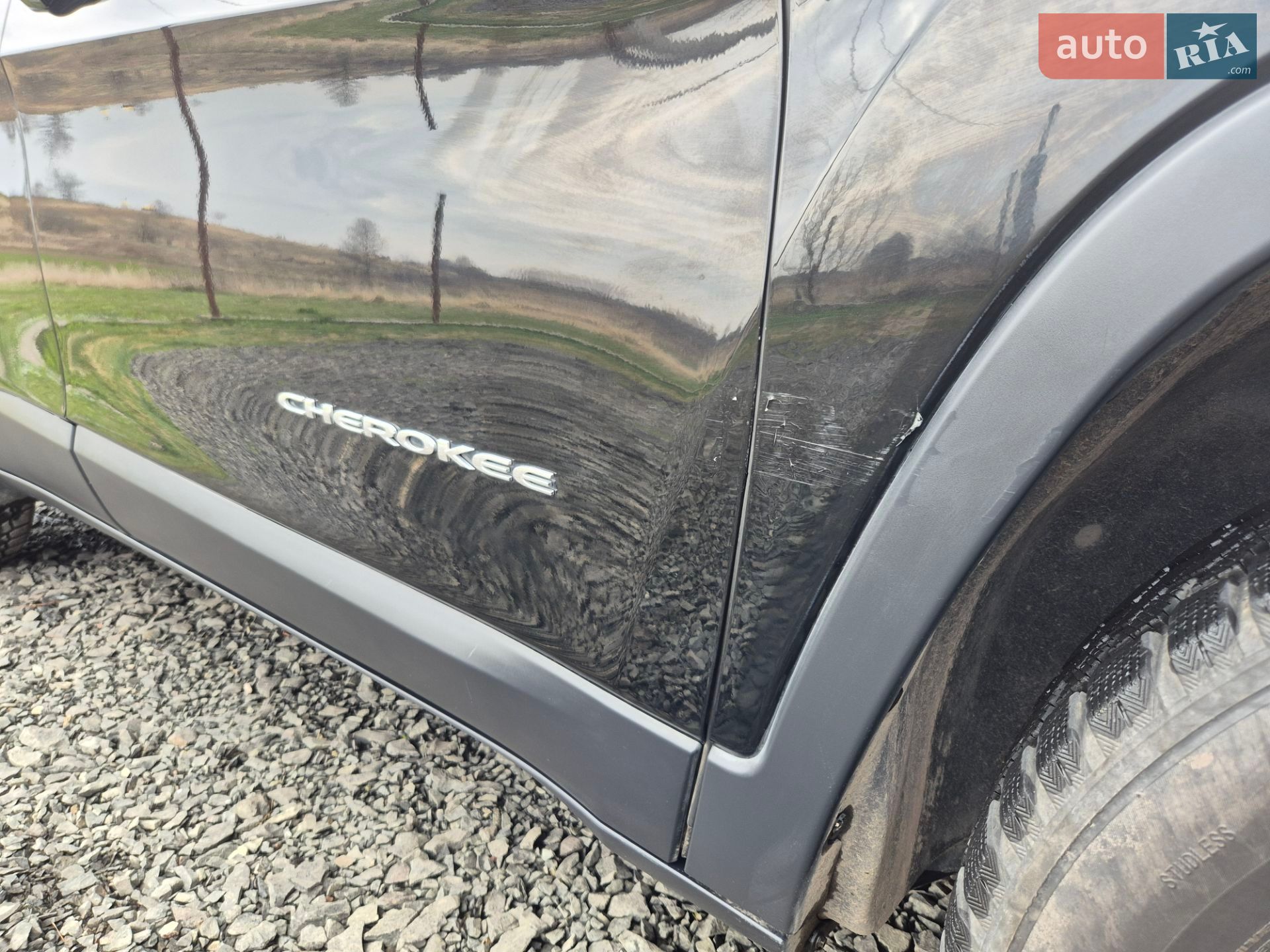 Jeep Cherokee 2018 VIN 1C4PJLLB5KD226623 фото оголошення 28 з 31
