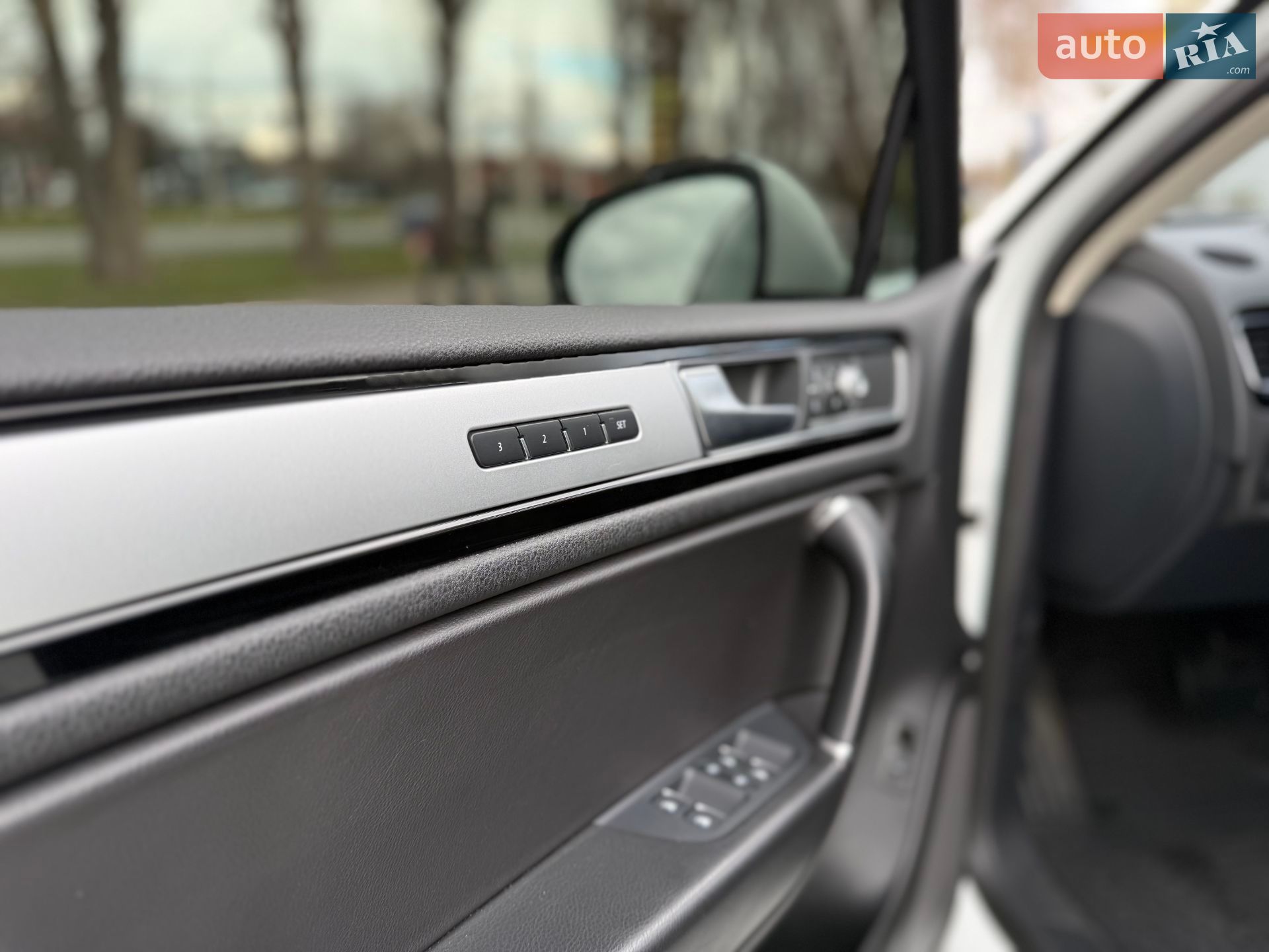 Volkswagen Touareg 2016 VIN WVGZZZ7PZHD004334 фото оголошення 17 з 37
