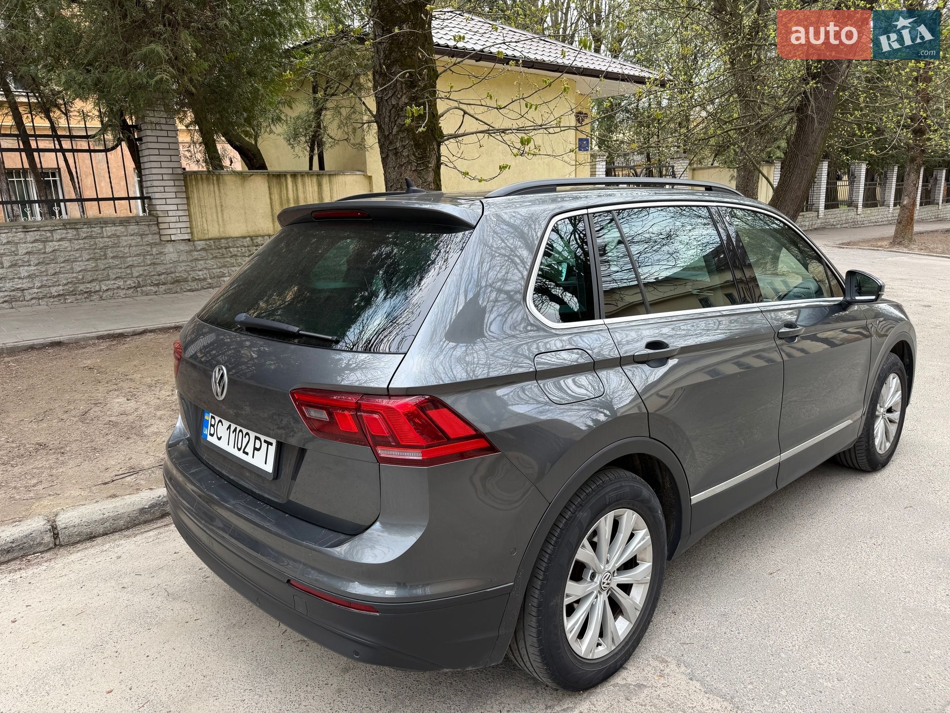 Volkswagen Tiguan 2018 VIN WVGZZZ5NZKW340133 фото оголошення 4 з 6
