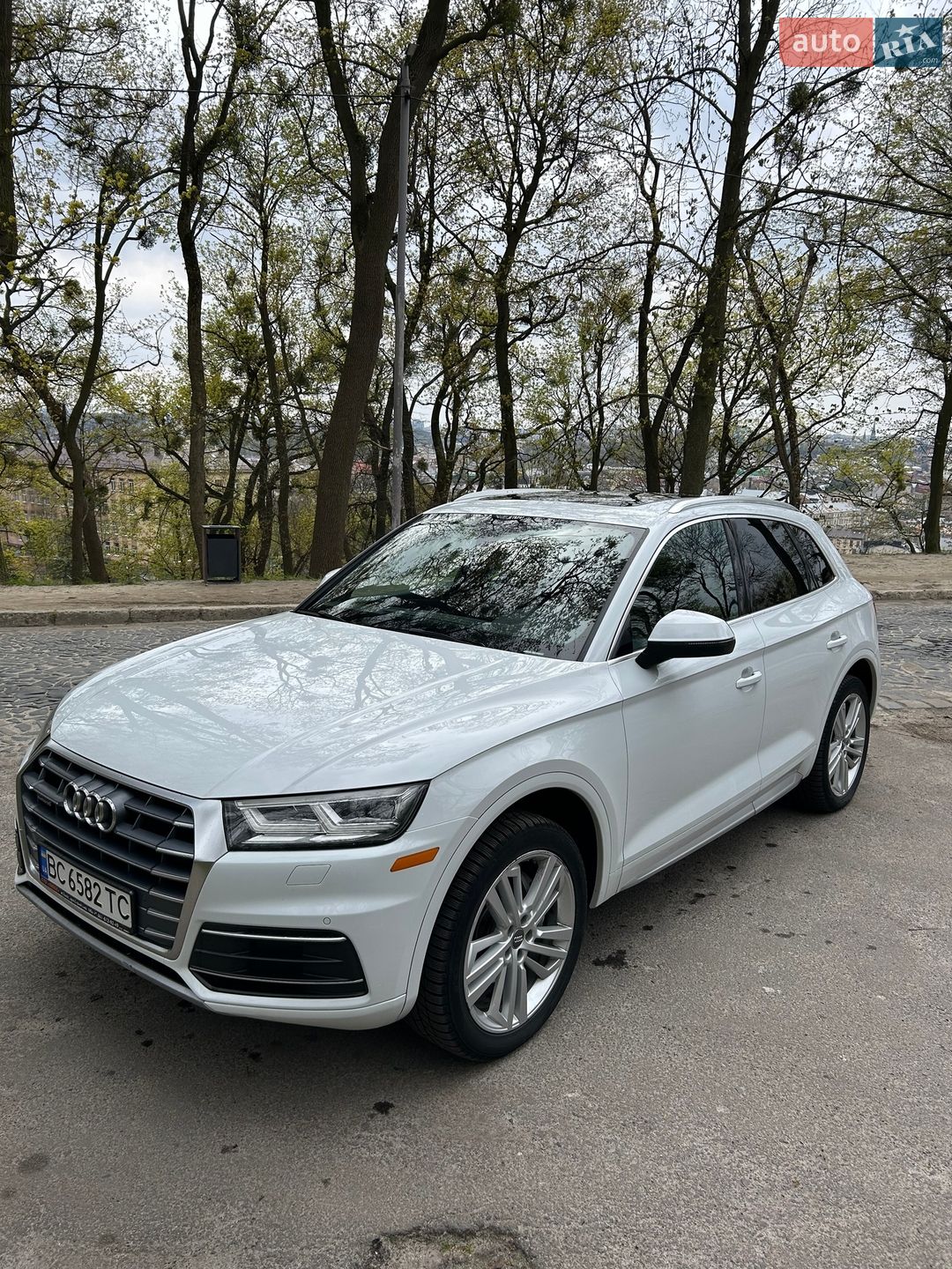 Audi Q5 2019 VIN WA1BNAFY1L2020385 фото оголошення 3 з 22