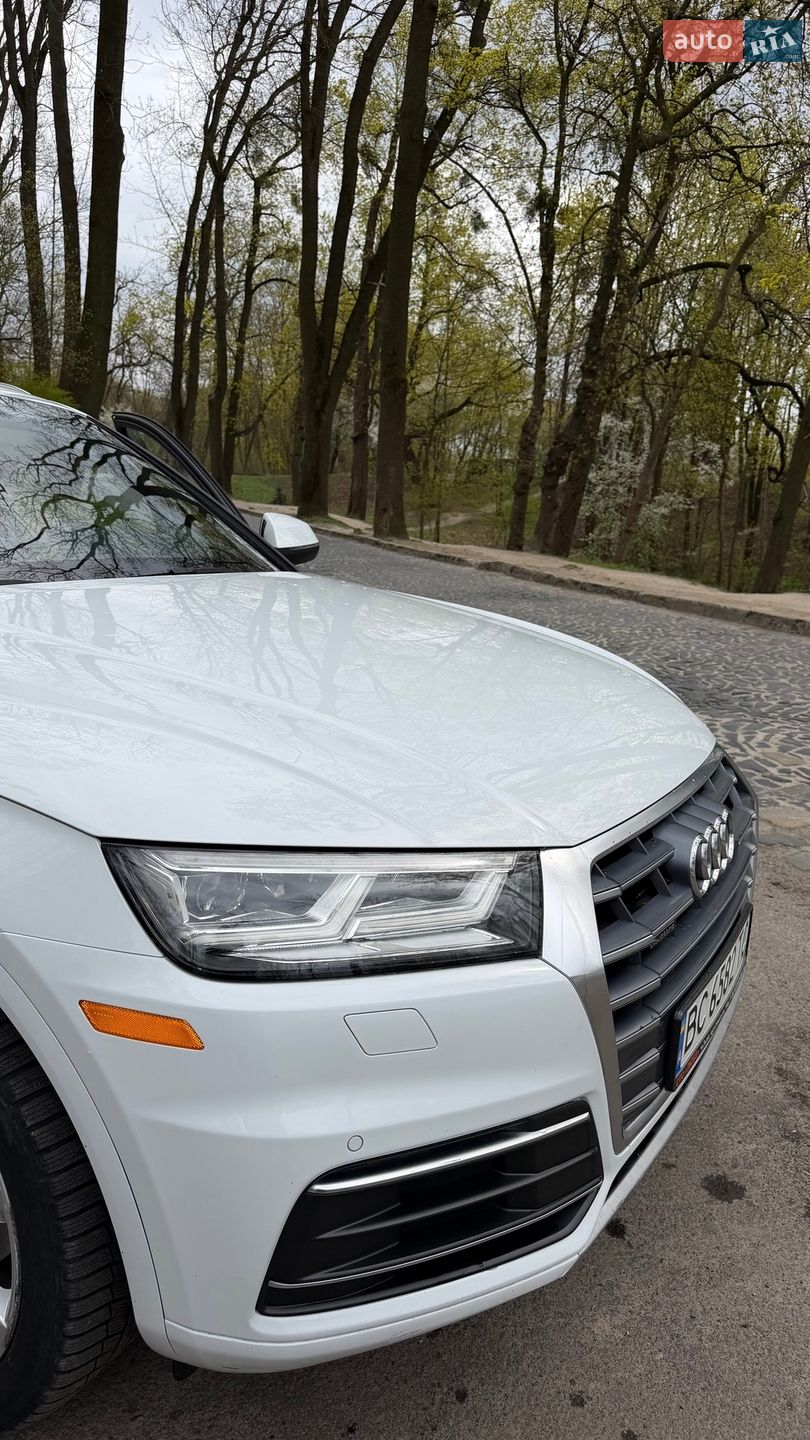 Audi Q5 2019 VIN WA1BNAFY1L2020385 фото оголошення 6 з 22