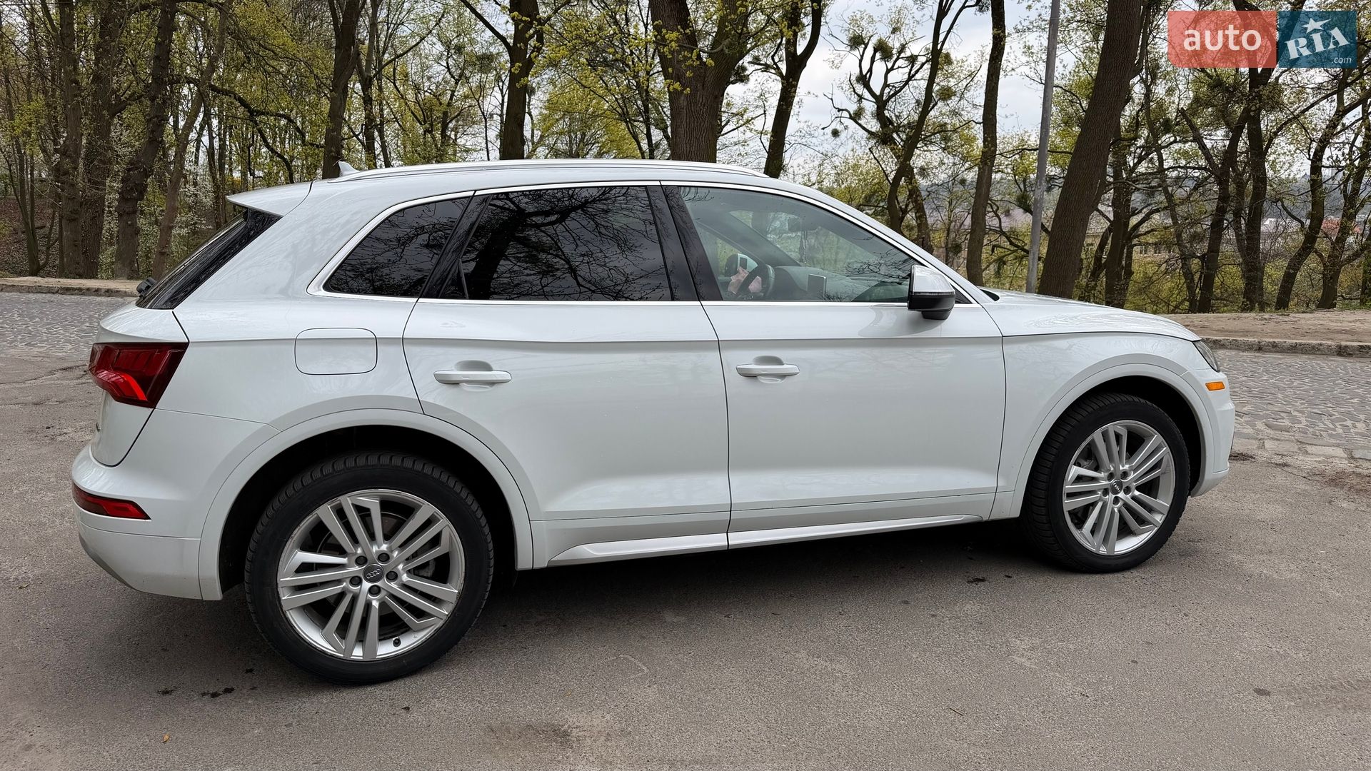 Audi Q5 2019 VIN WA1BNAFY1L2020385 фото оголошення 7 з 22