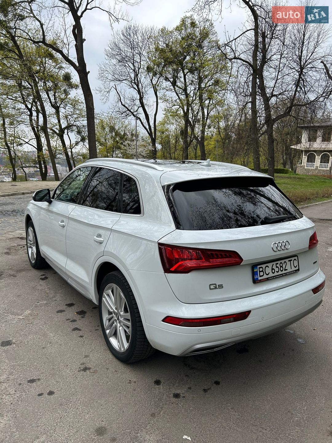 Audi Q5 2019 VIN WA1BNAFY1L2020385 фото оголошення 10 з 22