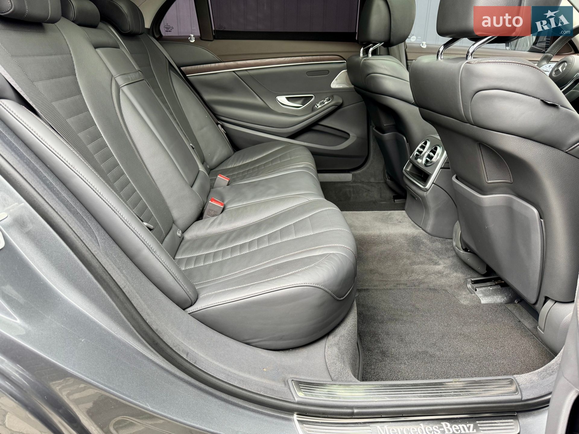 Mercedes-Benz S-Class 2017 VIN WDDUG6GB7JA345549 фото оголошення 42 з 102