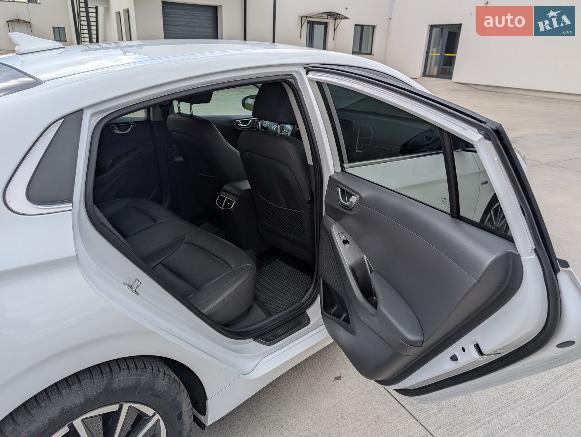 Hyundai Ioniq 2019 VIN KMHC851JFLU053455 фото оголошення 11 з 16