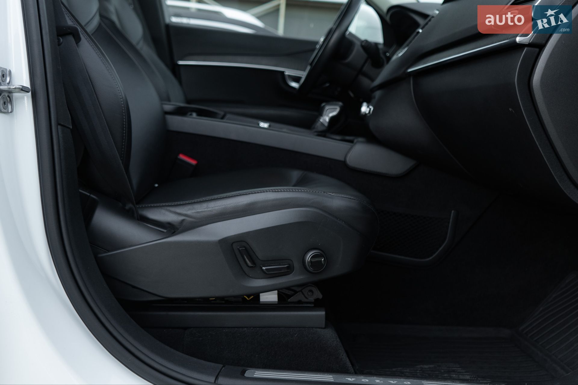 Volvo XC90 2019 VIN YV4102PK4L1558209 фото оголошення 36 з 47