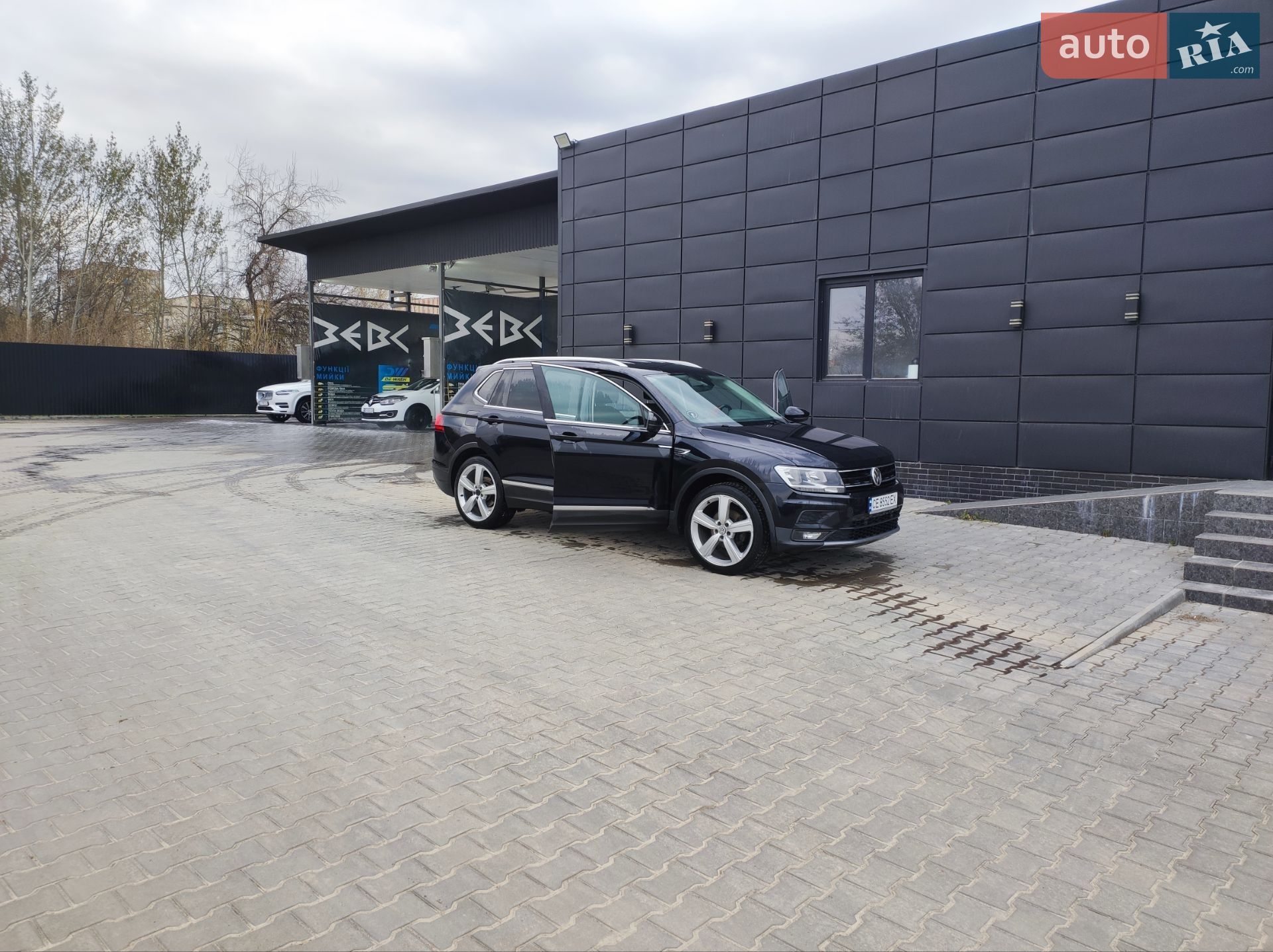 Volkswagen Tiguan 2018 VIN WVGZZZ5NZKM020601 фото оголошення 11 з 23