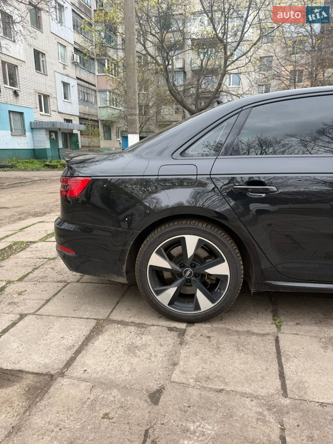 Audi A4 2015 VIN WAUENAF47HN004341 фото оголошення 7 з 18