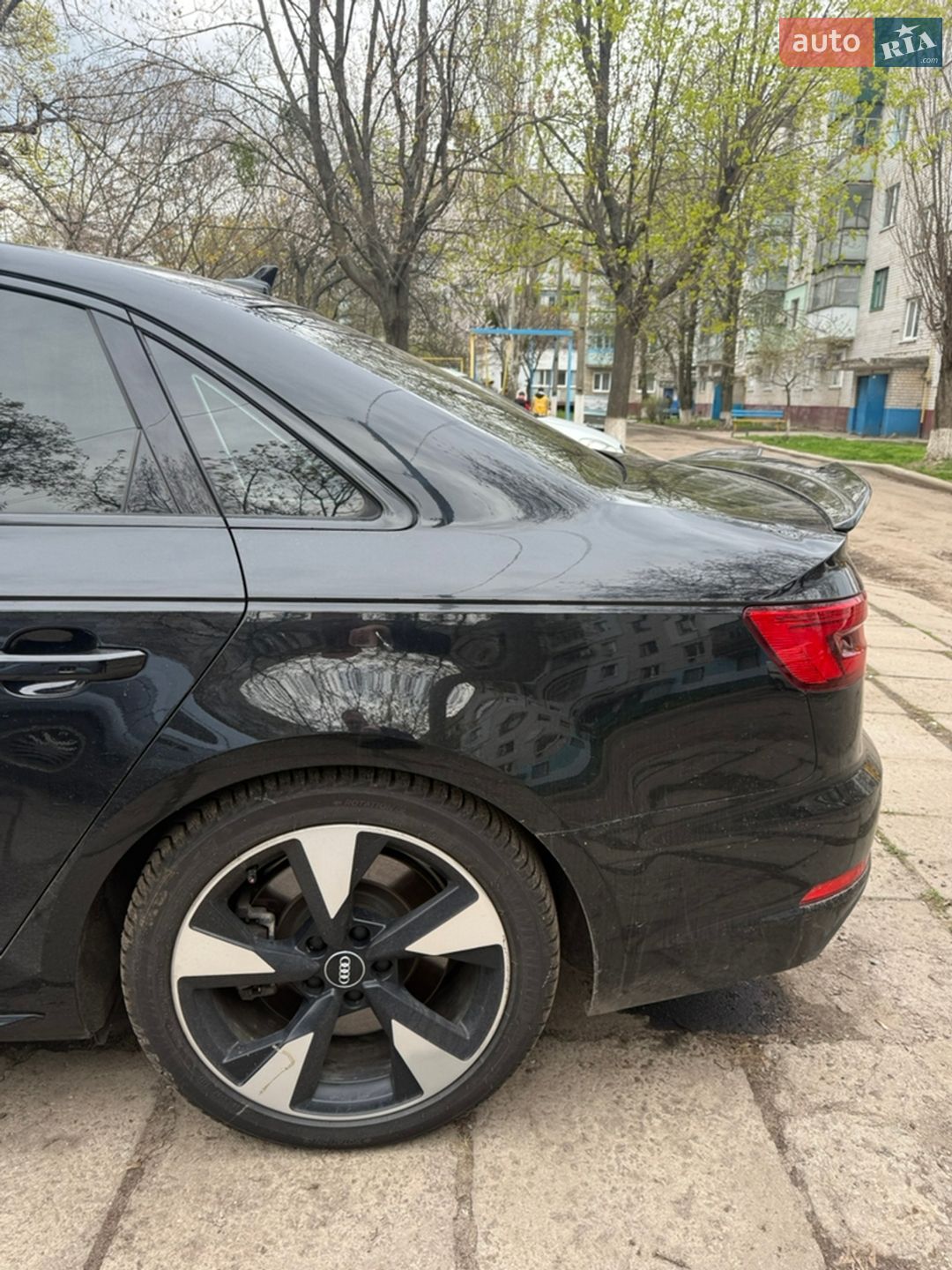 Audi A4 2015 VIN WAUENAF47HN004341 фото оголошення 9 з 18