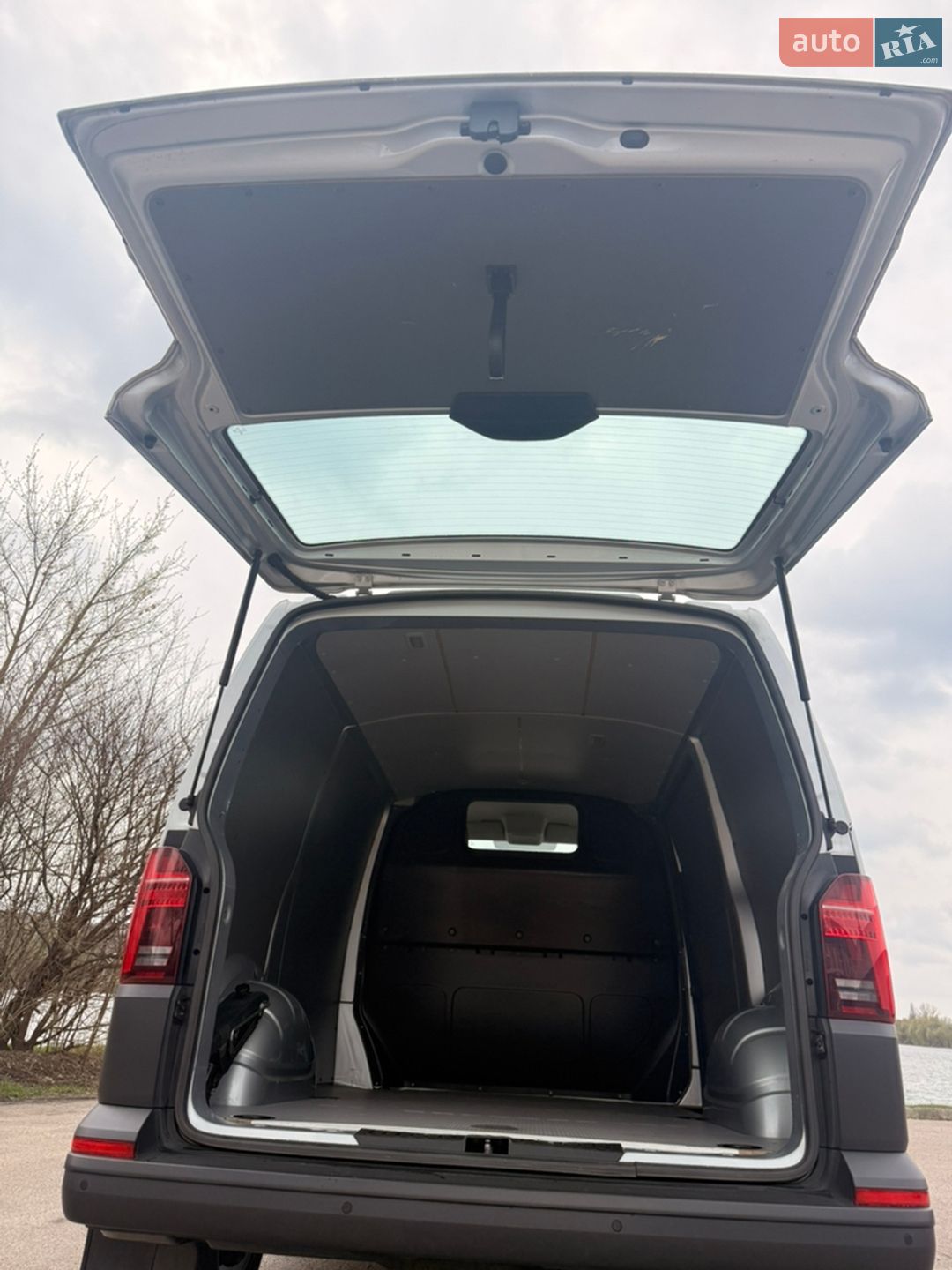 Volkswagen Transporter 2021 VIN WV1ZZZ7HZMX016325 фото оголошення 18 з 22