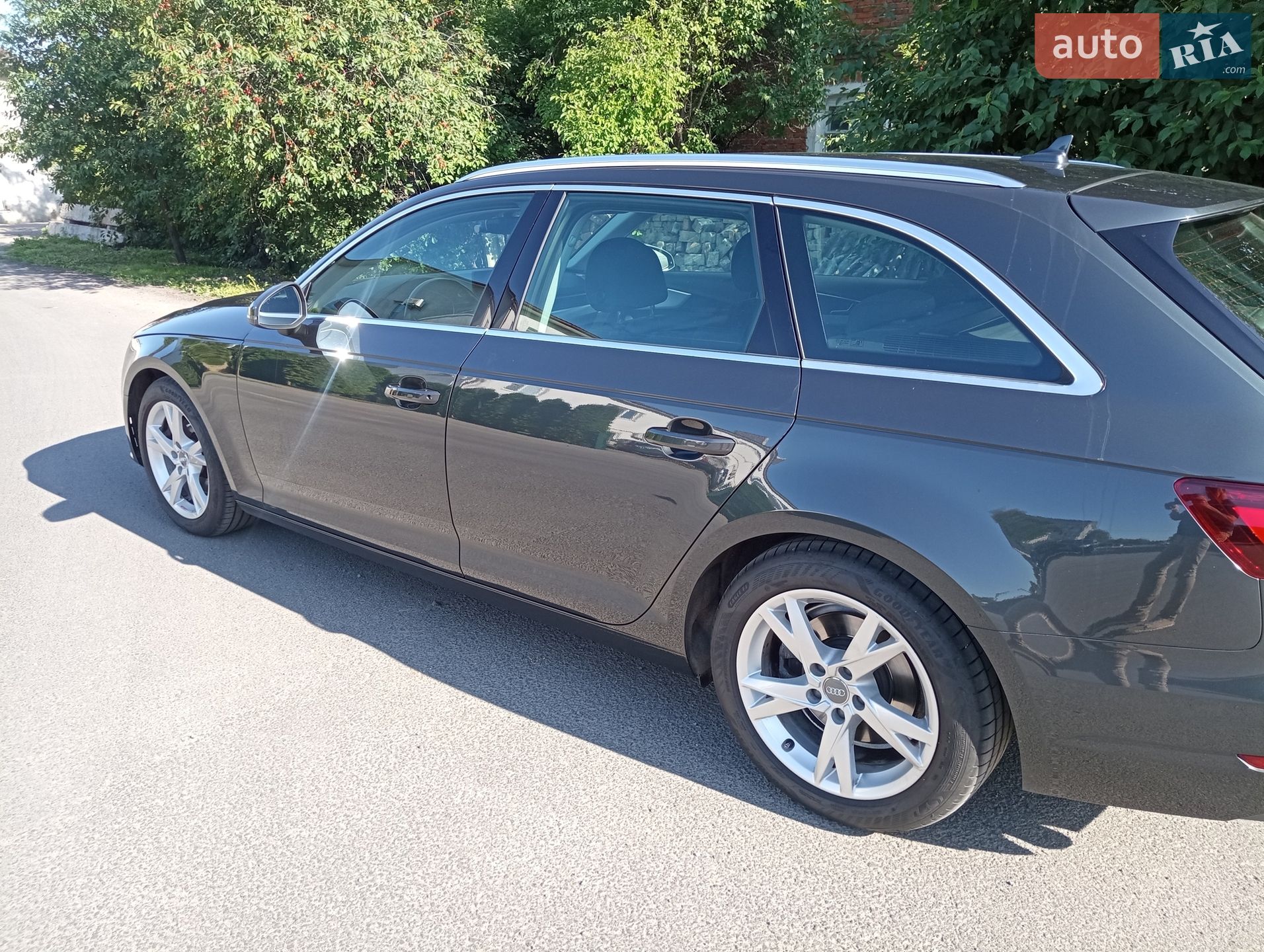Audi A4 2017 VIN WAUZZZF45JA093697 фото оголошення 17 з 24