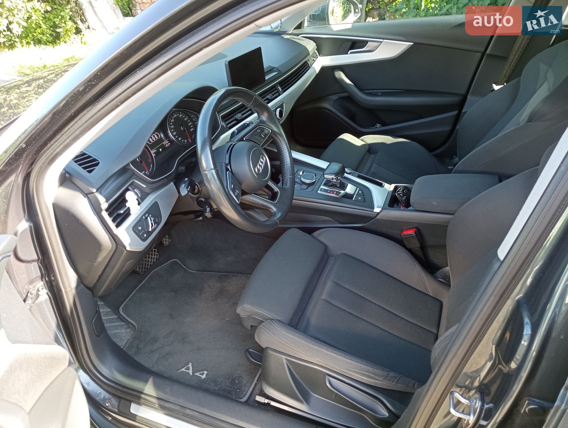 Audi A4 2017 VIN WAUZZZF45JA093697 фото оголошення 18 з 24