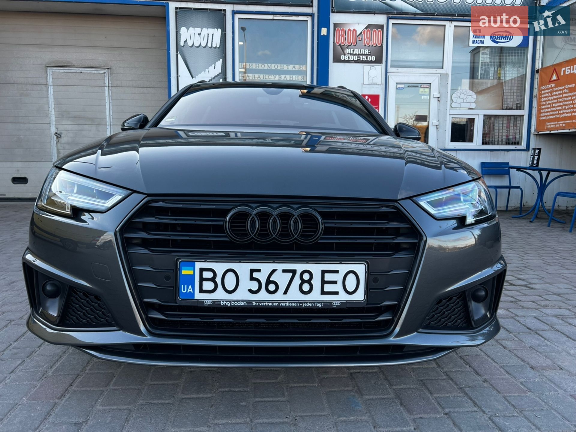 Audi A4 2019 VIN WAUZZZF42KA036925 фото оголошення 2 з 13